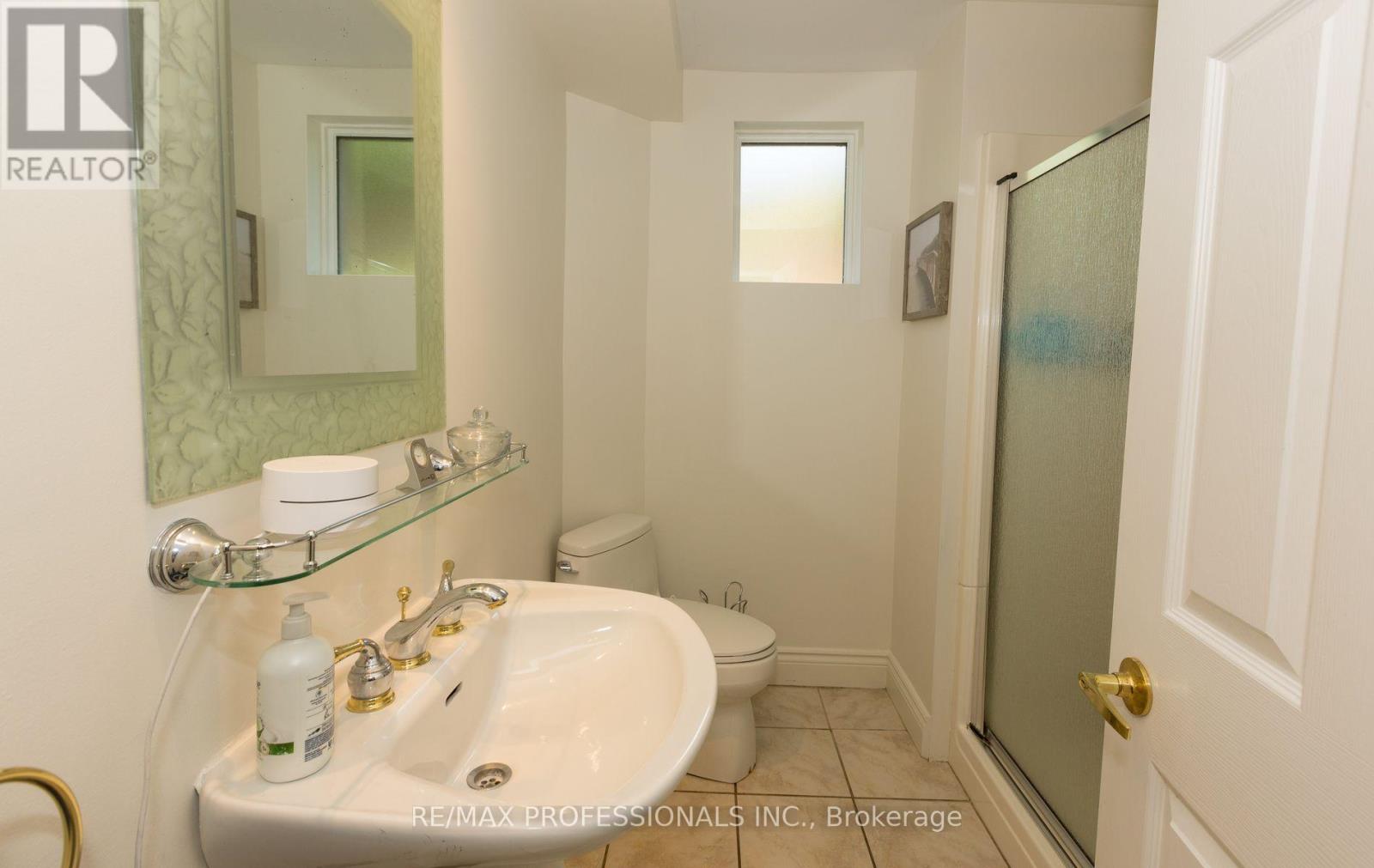 36 Ravenscrest Drive, Toronto, Ontario  M9B 5M7 - Photo 22 - W12198644