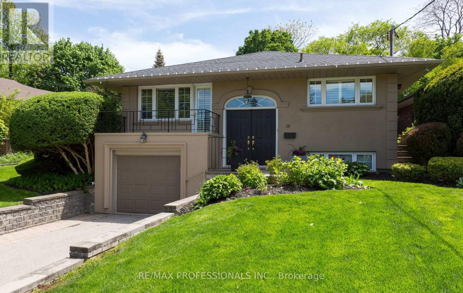 36 Ravenscrest Drive, Toronto, Ontario  M9B 5M7 - Photo 3 - W12198644