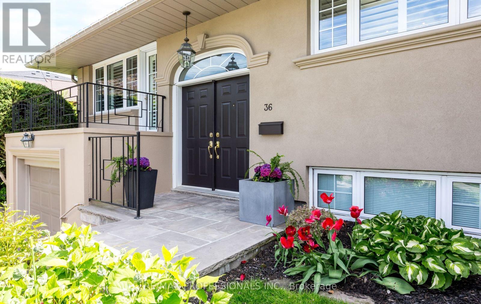 36 Ravenscrest Drive, Toronto, Ontario  M9B 5M7 - Photo 4 - W12198644