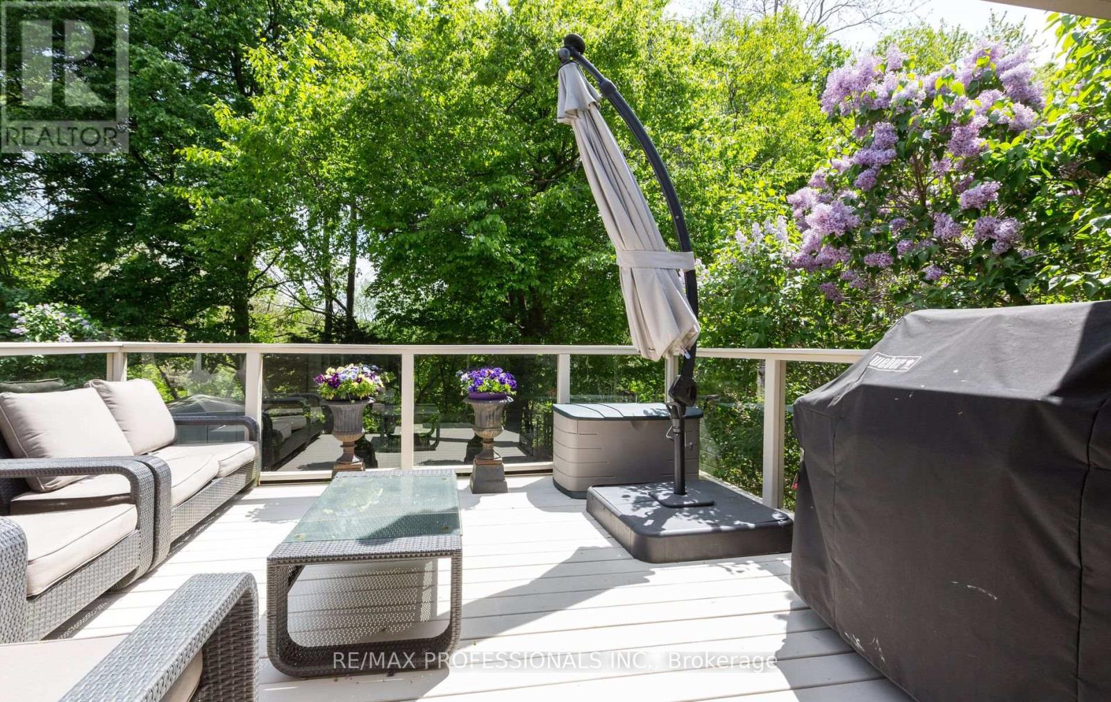 36 Ravenscrest Drive, Toronto, Ontario  M9B 5M7 - Photo 5 - W12198644