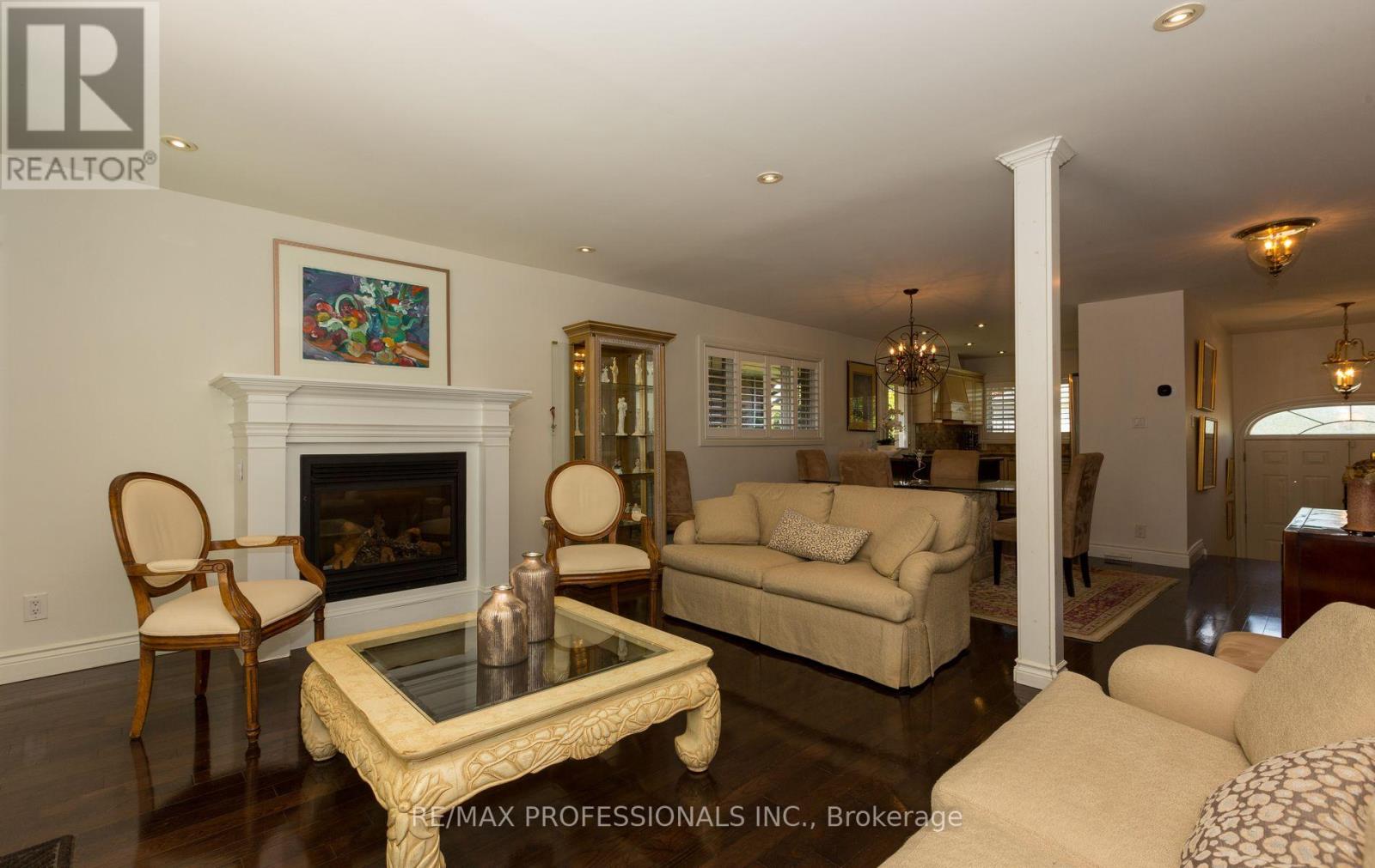 36 Ravenscrest Drive, Toronto, Ontario  M9B 5M7 - Photo 8 - W12198644