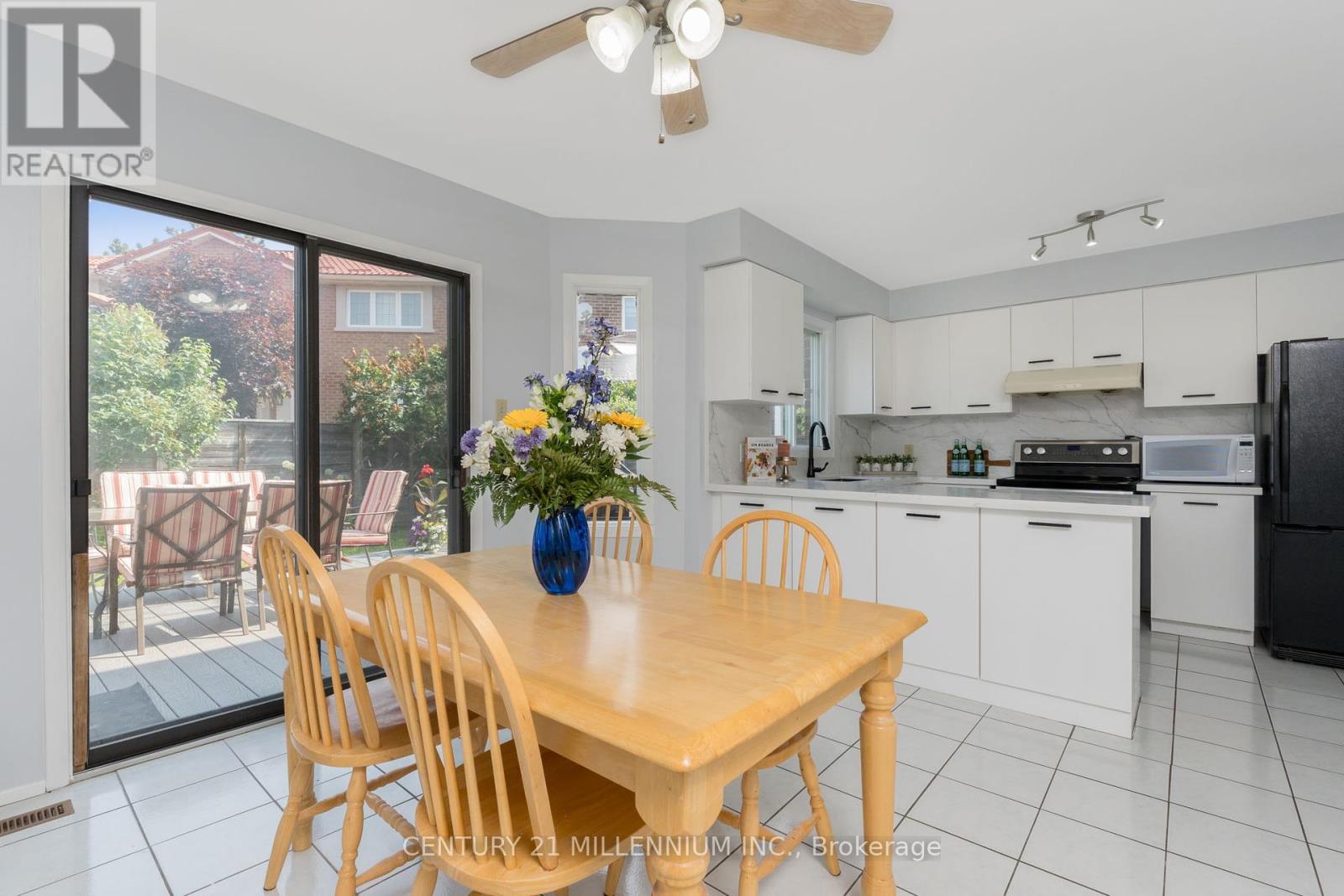 17 Whitehaven Drive, Brampton (Heart Lake West), Ontario  L6Z 2R5 - Photo 17 - W12198652