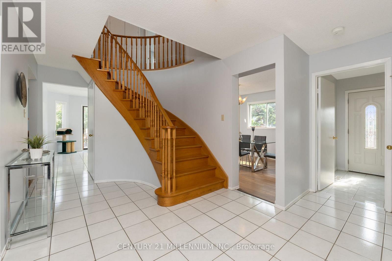 17 Whitehaven Drive, Brampton (Heart Lake West), Ontario  L6Z 2R5 - Photo 7 - W12198652