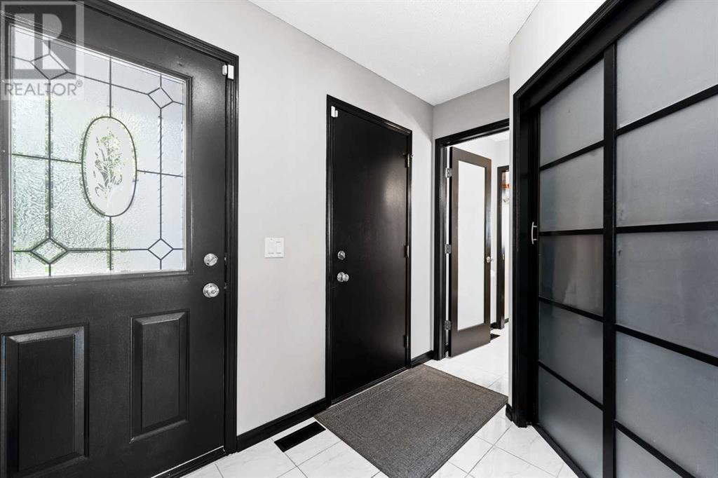 Property at 390 Somerside Park SW image 5