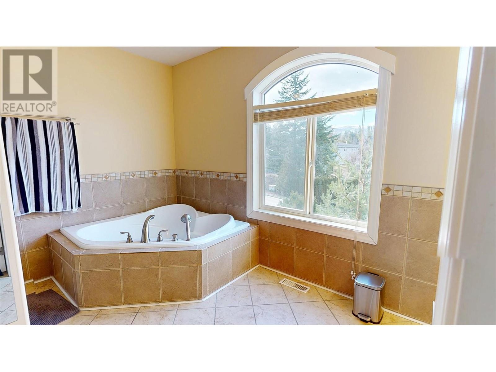 2874 Hilltop Road, Blind Bay, British Columbia  V0E 1H1 - Photo 35 - 10350887