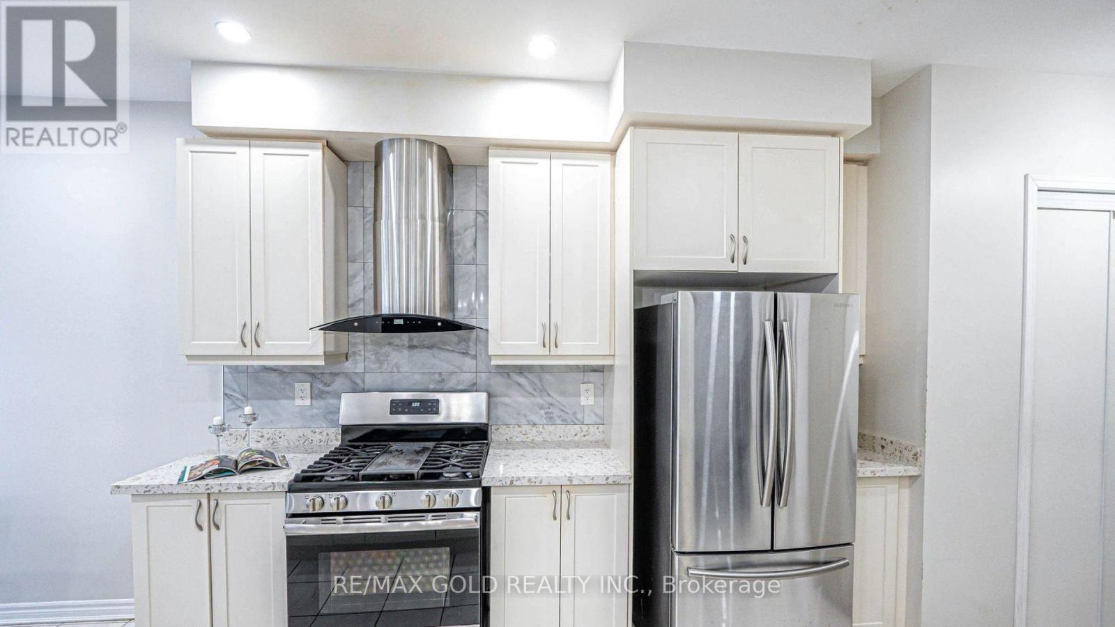 22 Jemima Road, Brampton, Ontario  L7A 4T6 - Photo 3 - W12182094