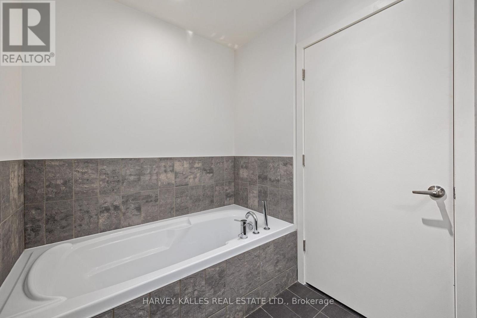 1305 - 552 Wellington Street W, Toronto (Waterfront Communities), Ontario  M5V 2V5 - Photo 18 - C12198569
