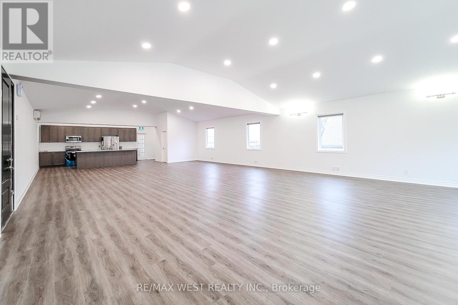 180 Beach Boulevard, Hamilton (Hamilton Beach), Ontario  L8H 6V9 - Photo 15 - X12198587