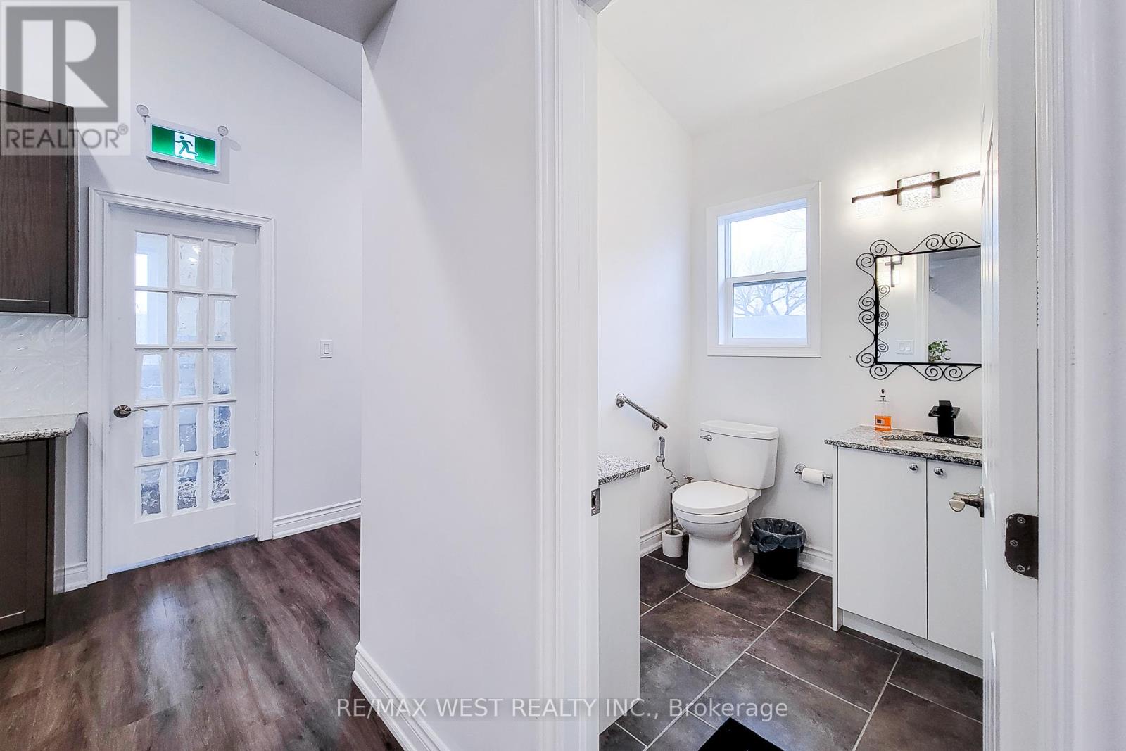 180 Beach Boulevard, Hamilton (Hamilton Beach), Ontario  L8H 6V9 - Photo 20 - X12198587