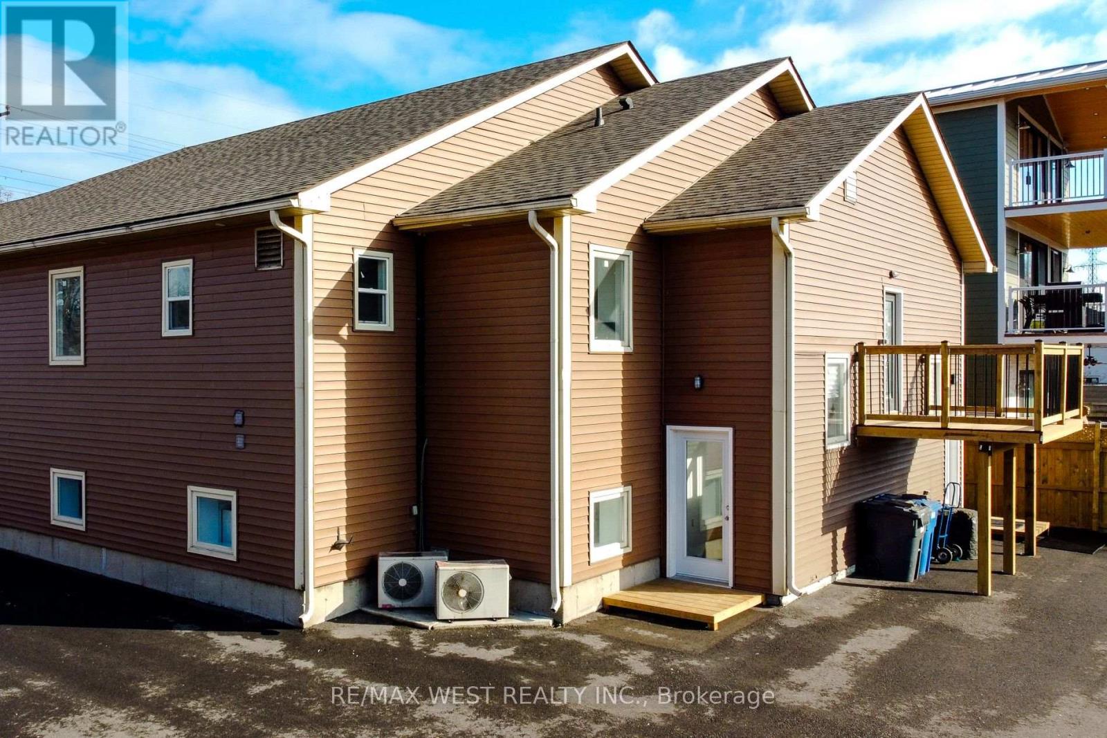 180 Beach Boulevard, Hamilton (Hamilton Beach), Ontario  L8H 6V9 - Photo 8 - X12198587