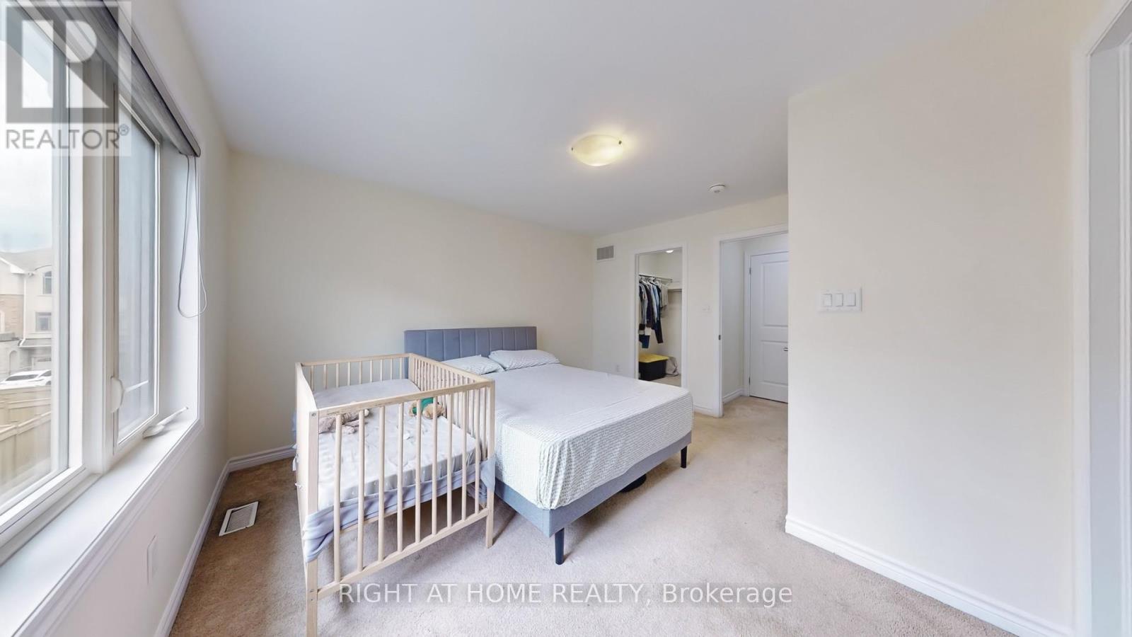 124 Mosaic Drive, Hamilton (Waterdown), Ontario  L8B 1W4 - Photo 24 - X12198601