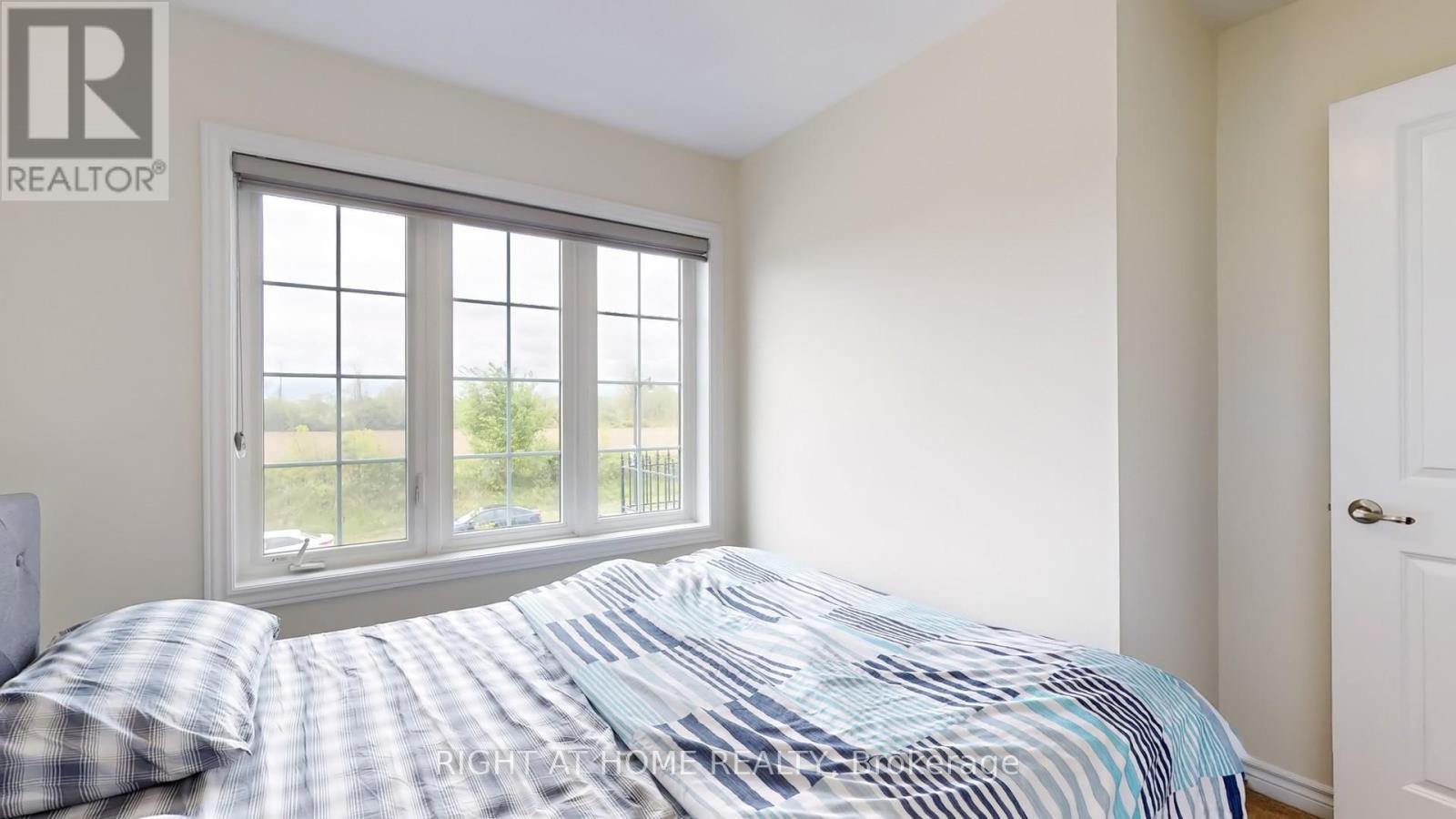 124 Mosaic Drive, Hamilton (Waterdown), Ontario  L8B 1W4 - Photo 31 - X12198601