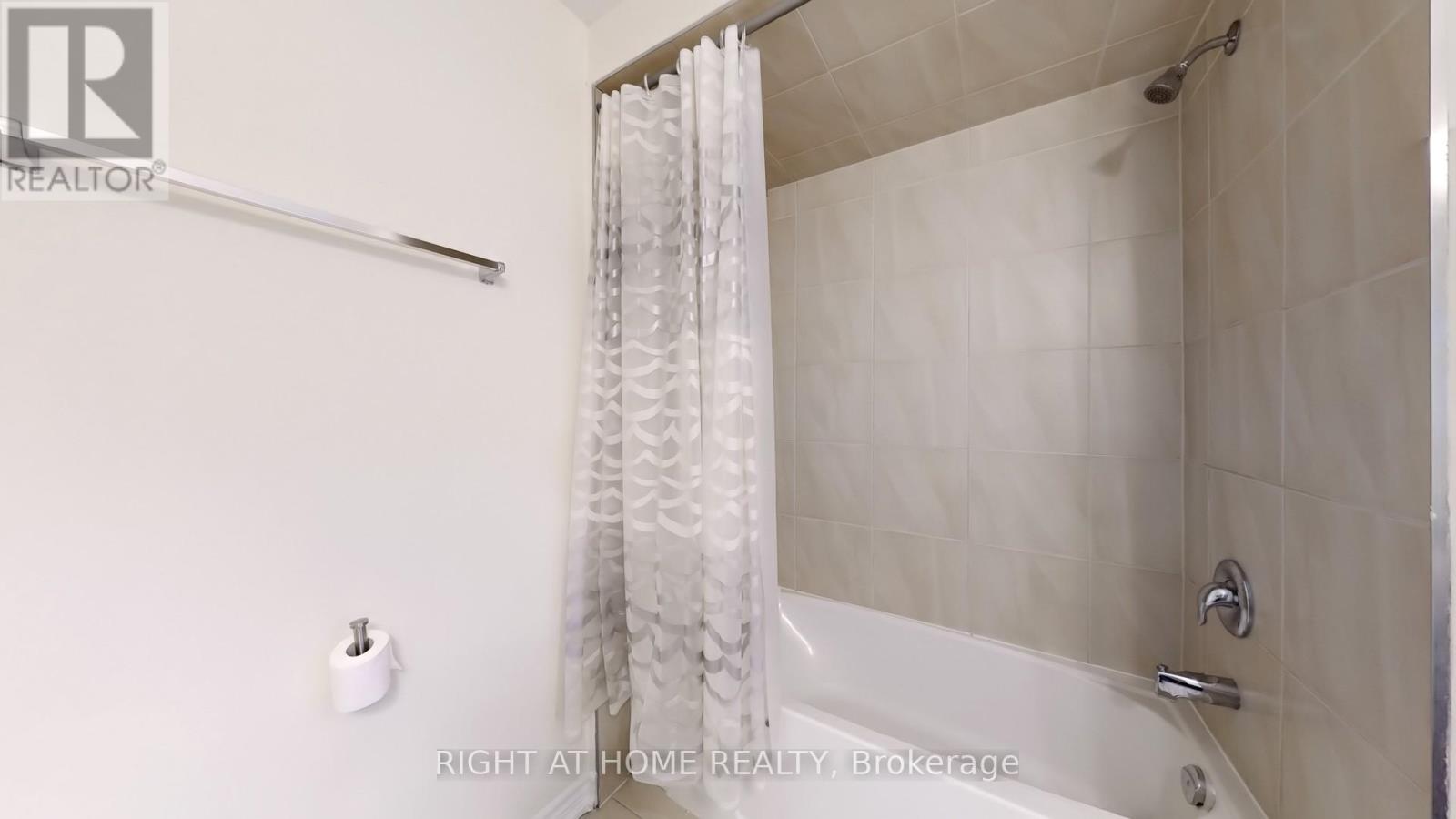 124 Mosaic Drive, Hamilton, Ontario  L8B 1W4 - Photo 35 - X12198601