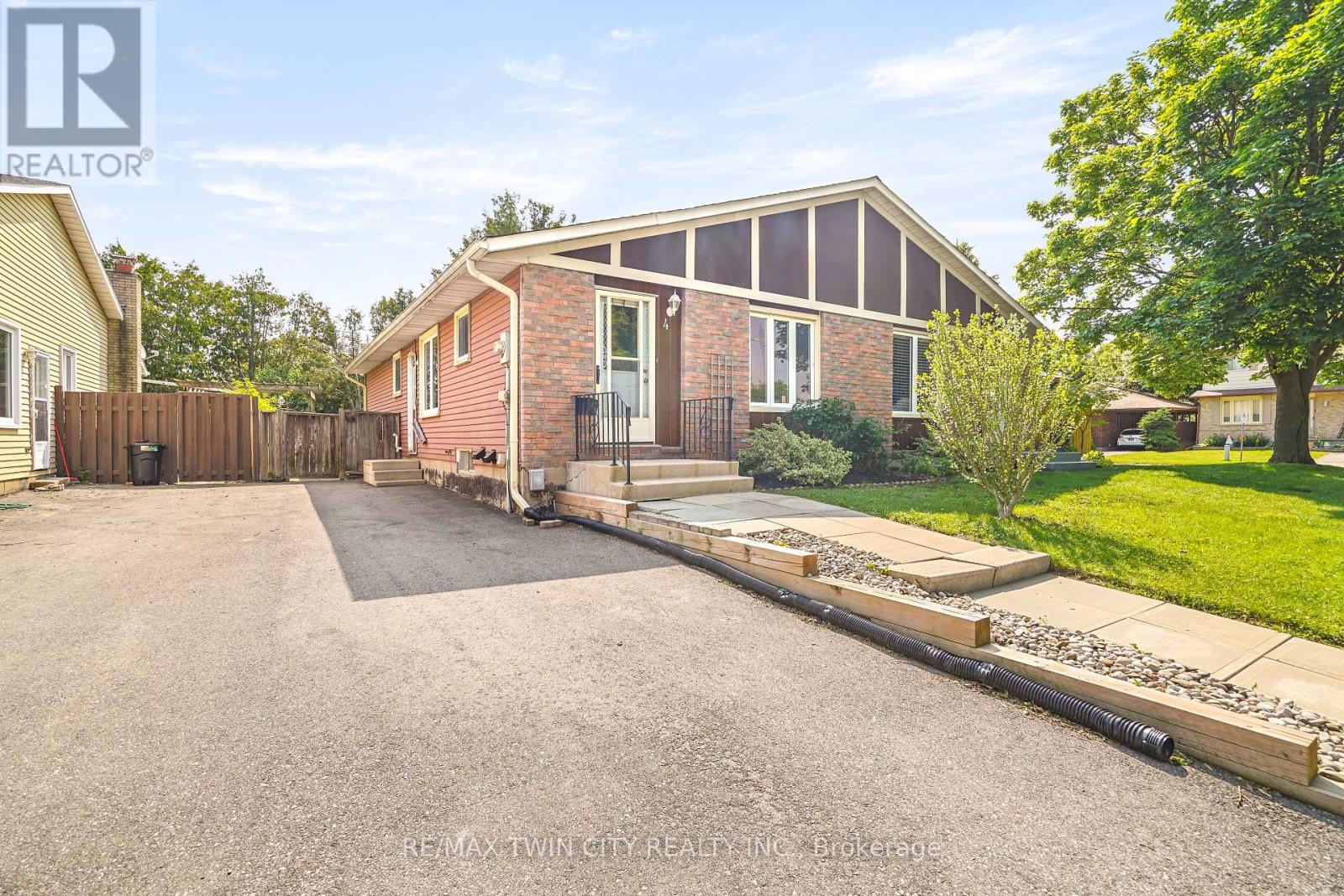 4 PONYTRAIL DRIVE, Brantford, Ontario