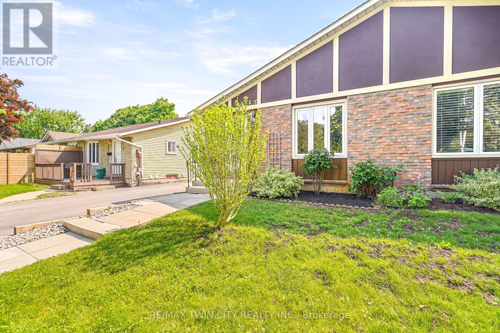 4 Ponytrail Drive, Brantford, Ontario  N3P 1J8 - Photo 3 - X12198654