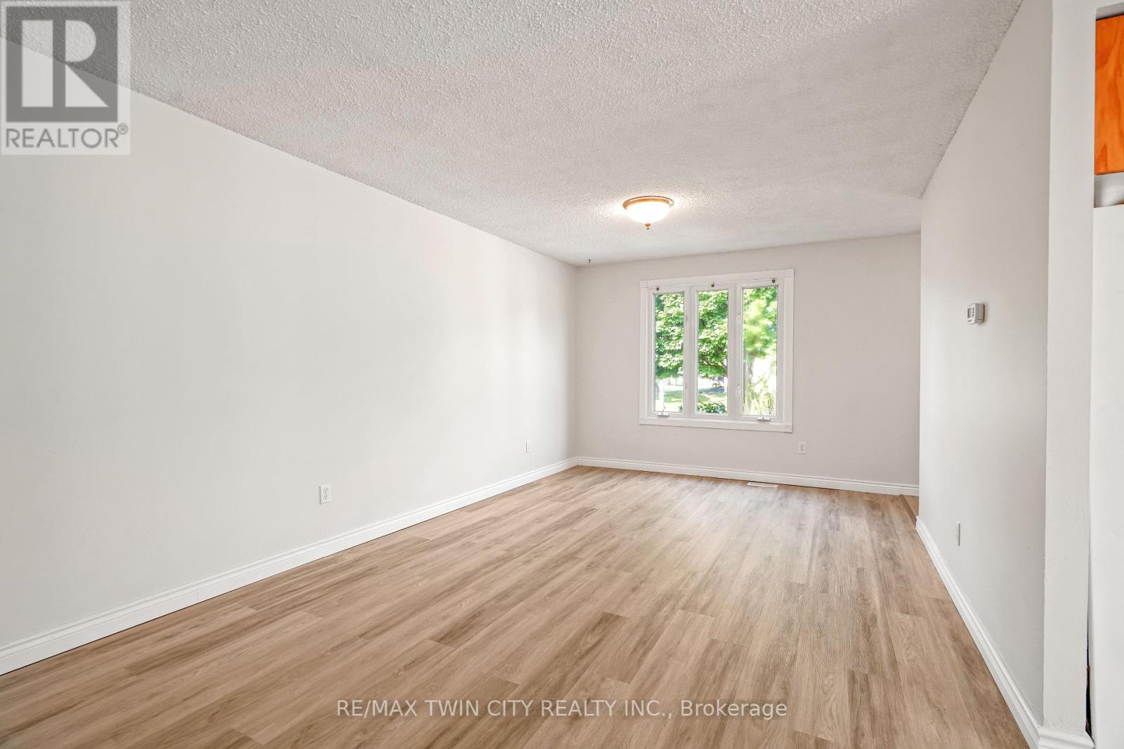 4 Ponytrail Drive, Brantford, Ontario  N3P 1J8 - Photo 9 - X12198654