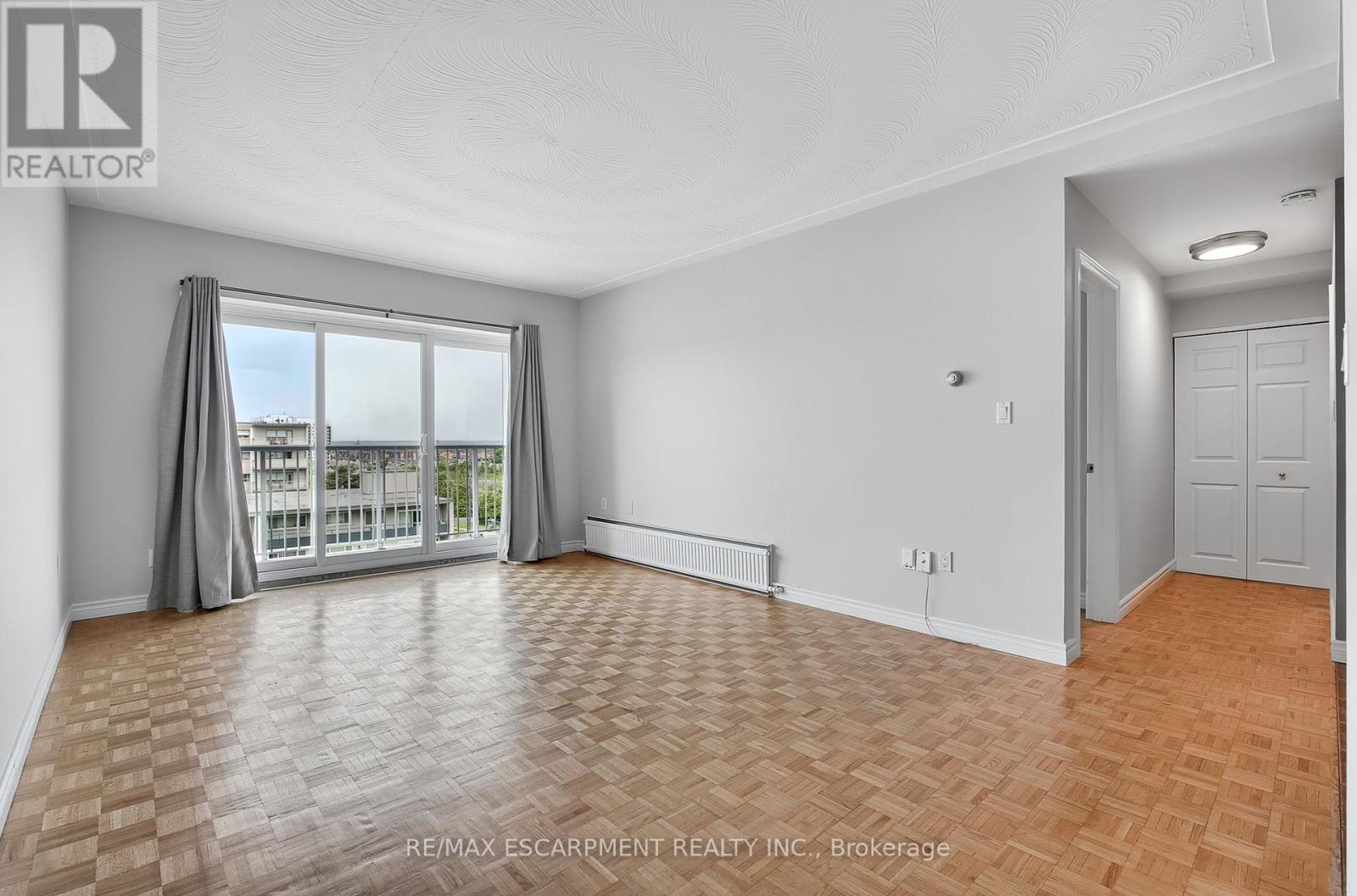 708 - 8 Woodman Drive S, Hamilton, Ontario  L8K 4C9 - Photo 4 - X12198668
