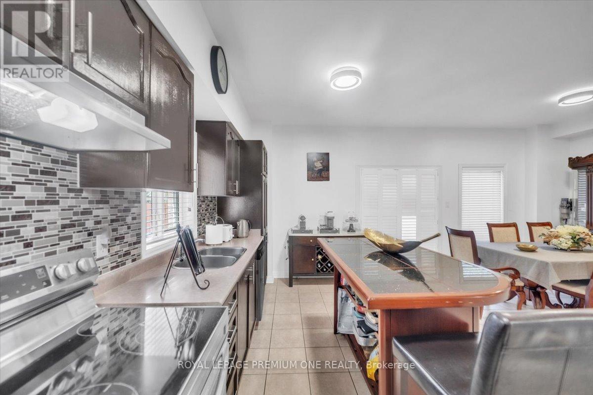 97 Blackthorn Drive, Vaughan, Ontario  L6A 3N2 - Photo 10 - N12194748