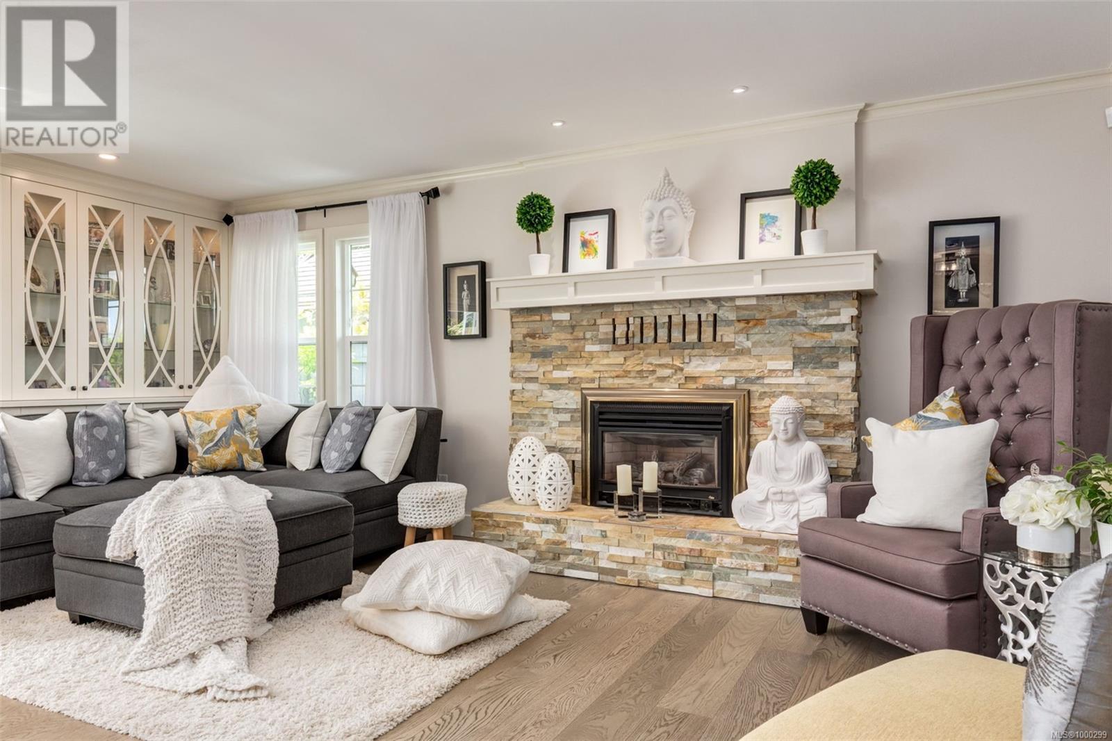 Property at 221 Blairgowrie Pl image 5