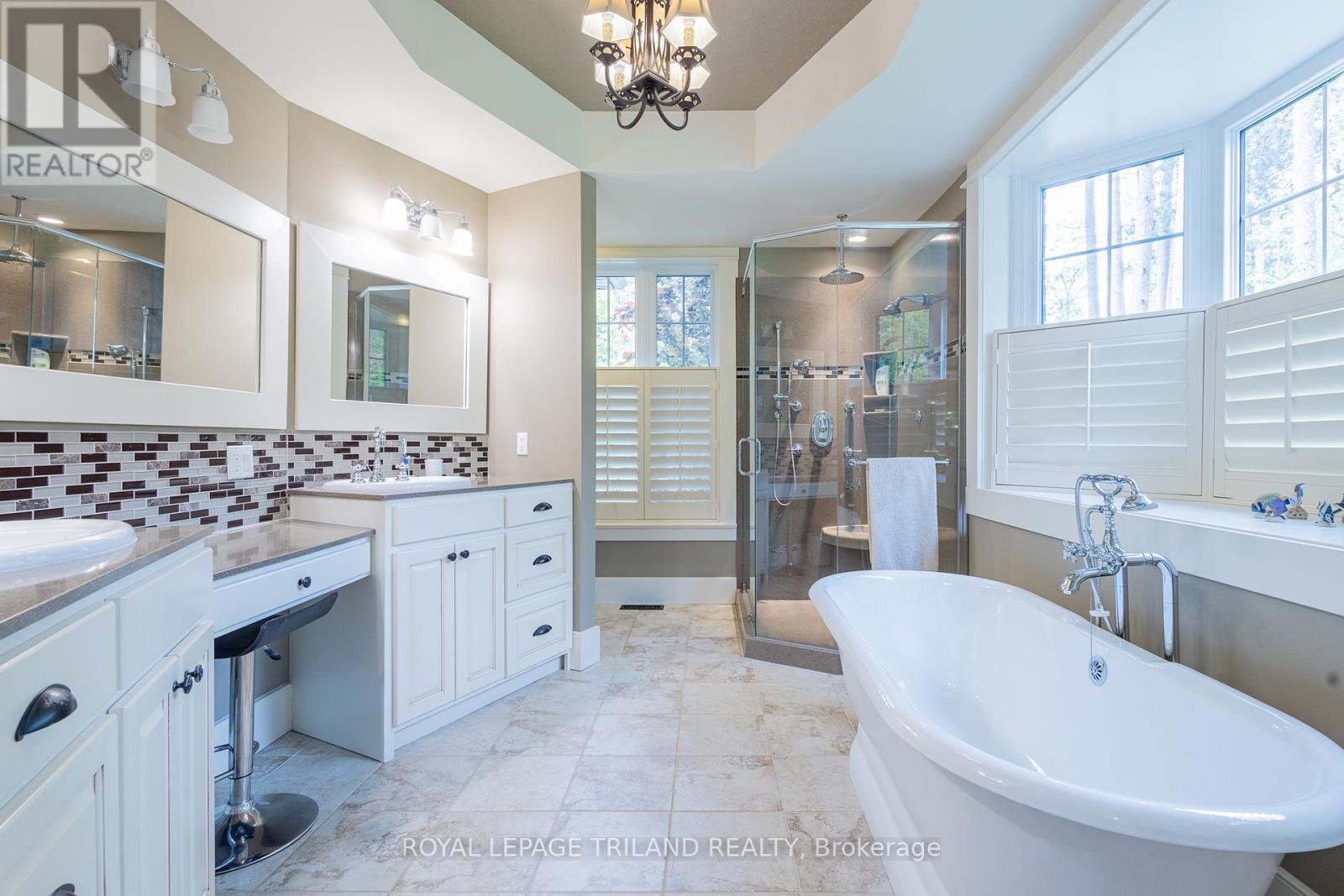 10387 Pinetree Drive, Lambton Shores, Ontario  N0M 1T0 - Photo 25 - X12198983
