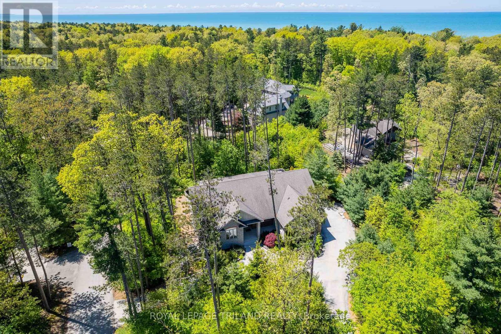 10387 Pinetree Drive, Lambton Shores, Ontario  N0M 1T0 - Photo 50 - X12198983