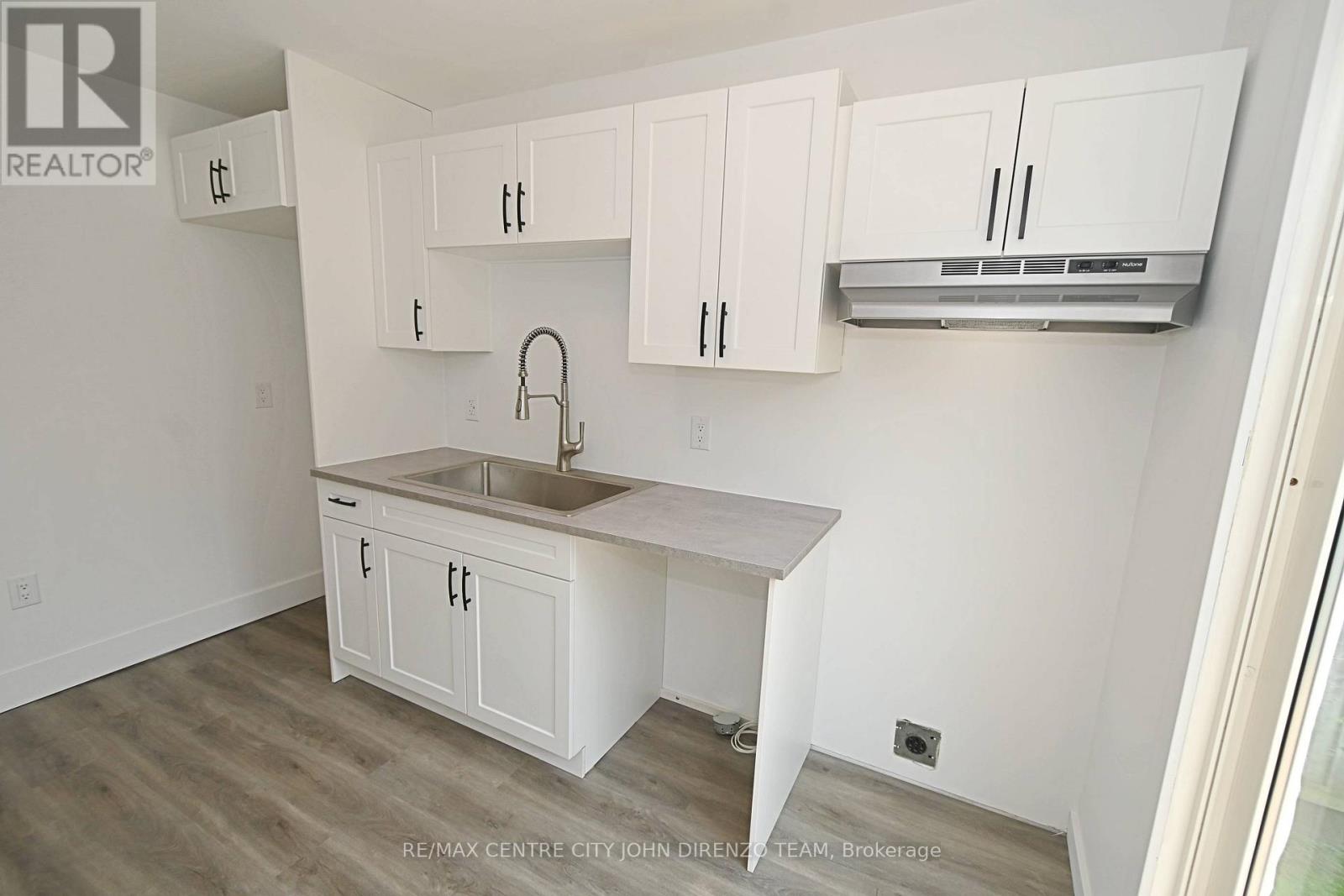 52 Woodworth Avenue, St. Thomas, Ontario  N5P 3J8 - Photo 11 - X12199015