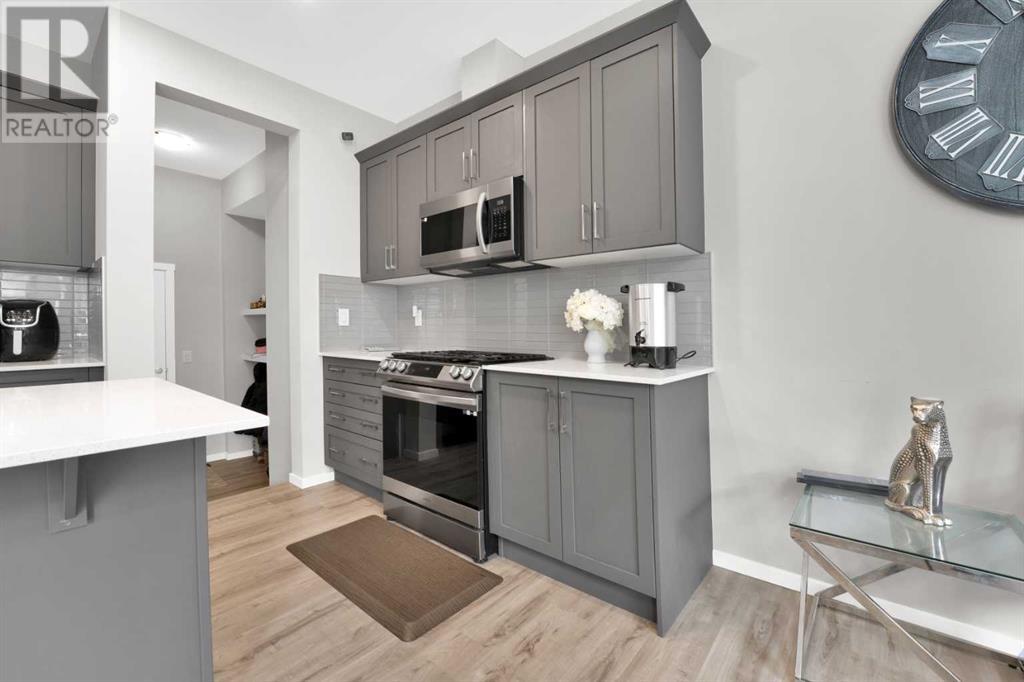 Property at 14 Yorkstone Manor SW image 5