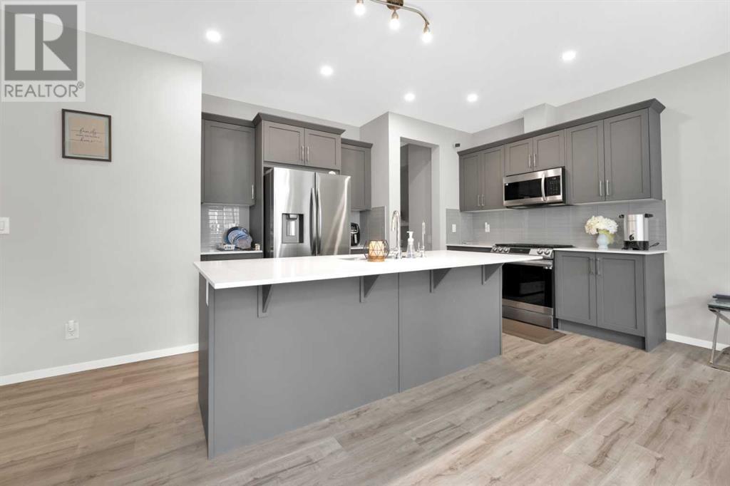 Property at 14 Yorkstone Manor SW image 3