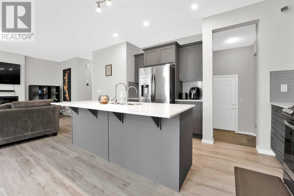 Property at 14 Yorkstone Manor SW image 4