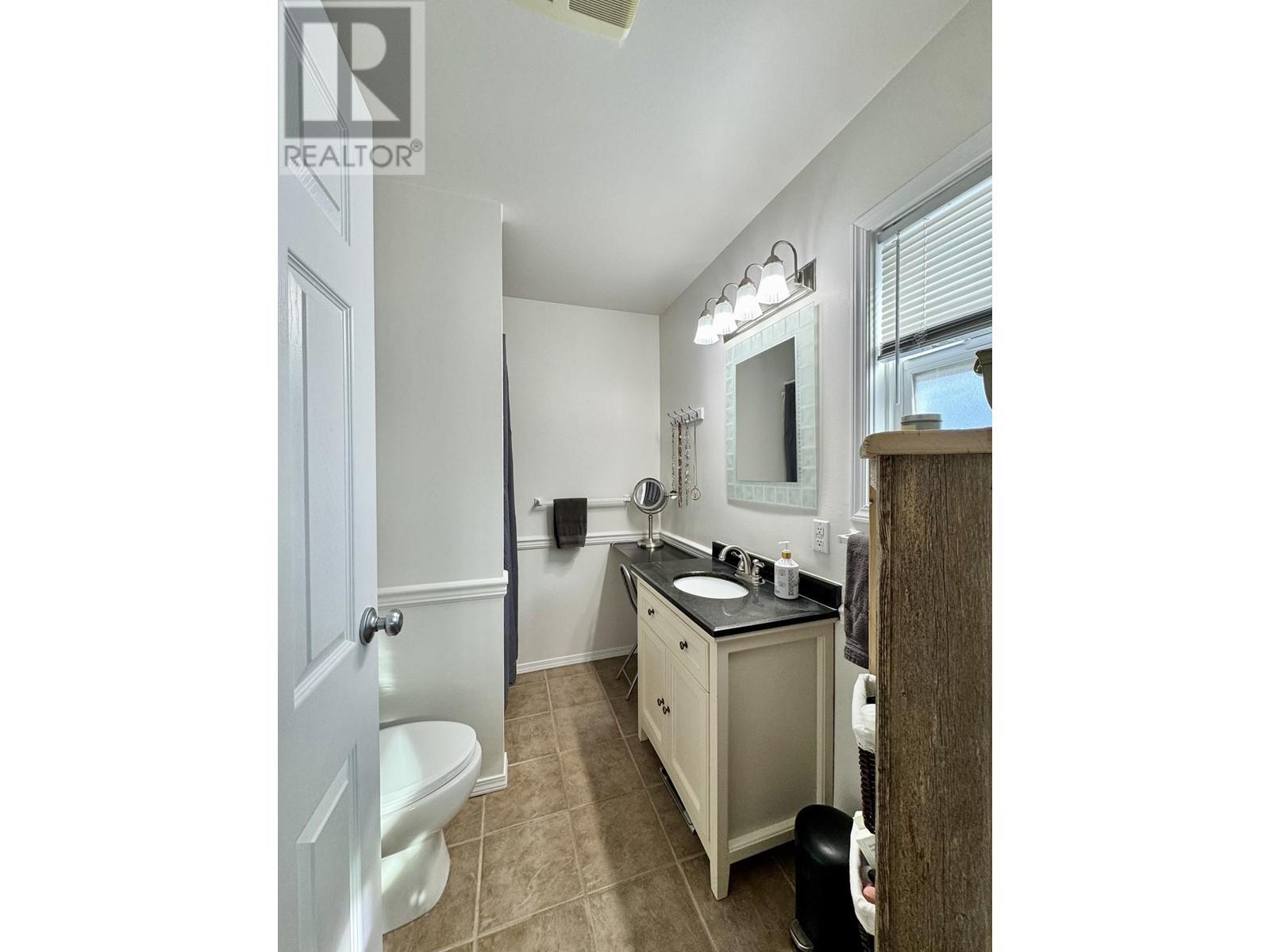 253 N Birch Avenue, 100 Mile House, British Columbia  V0K 2E0 - Photo 23 - R3011825