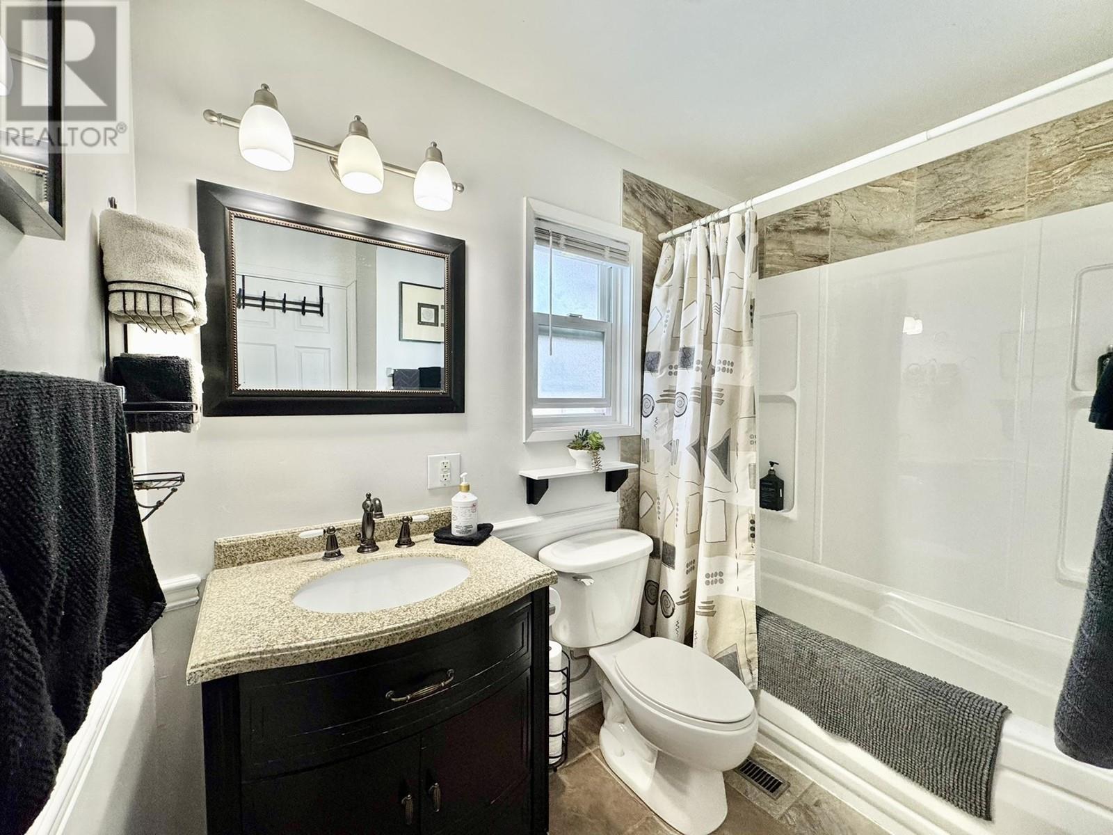 253 N Birch Avenue, 100 Mile House, British Columbia  V0K 2E0 - Photo 28 - R3011825