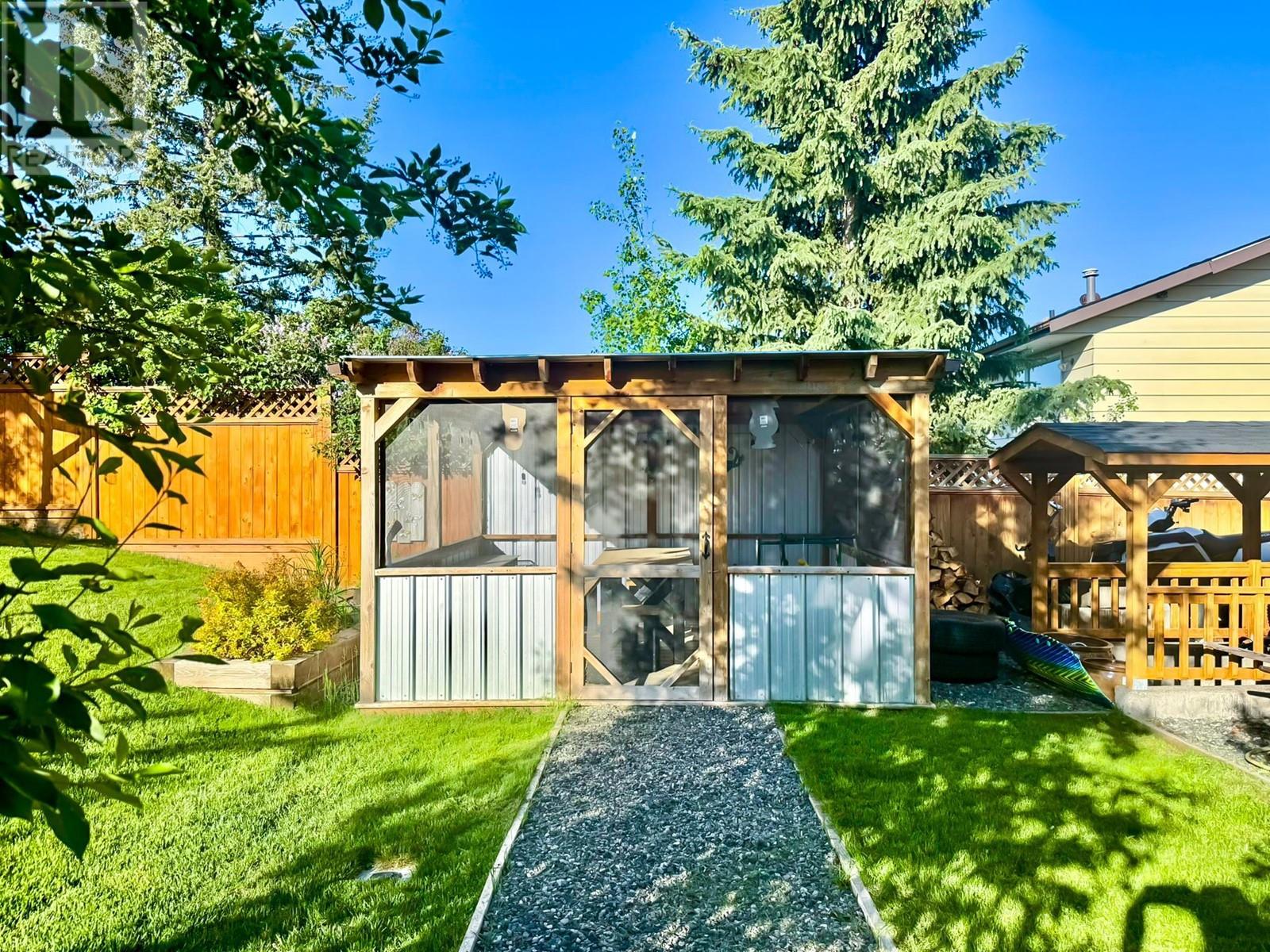 253 N Birch Avenue, 100 Mile House, British Columbia  V0K 2E0 - Photo 36 - R3011825