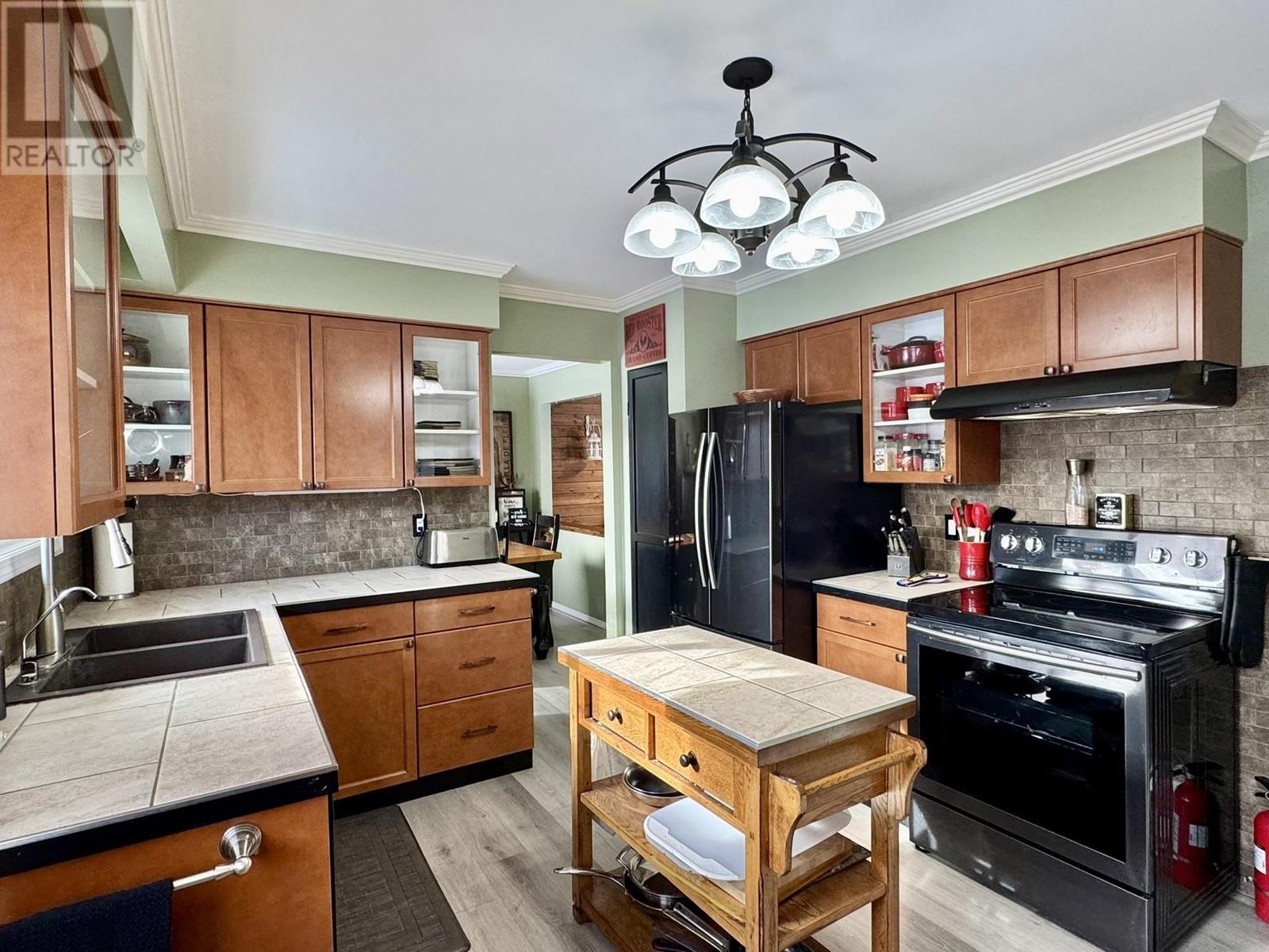253 N Birch Avenue, 100 Mile House, British Columbia  V0K 2E0 - Photo 6 - R3011825