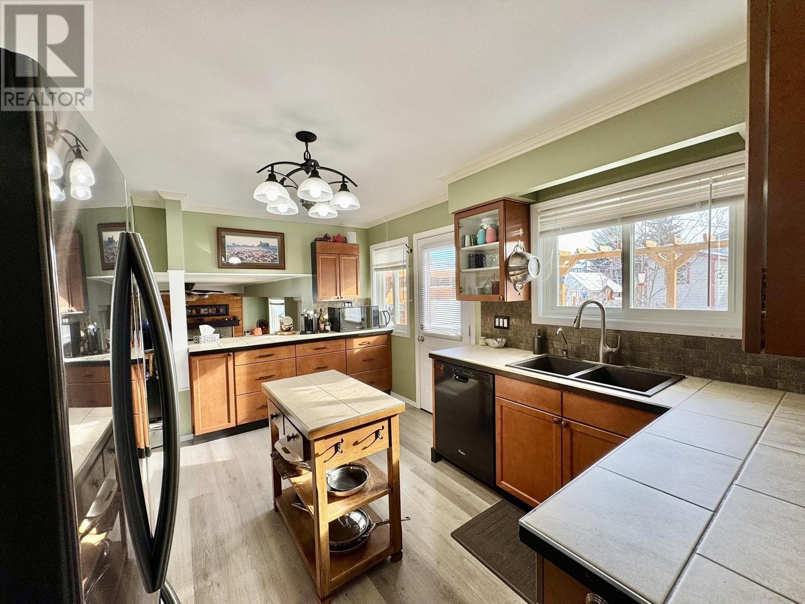 253 N Birch Avenue, 100 Mile House, British Columbia  V0K 2E0 - Photo 7 - R3011825