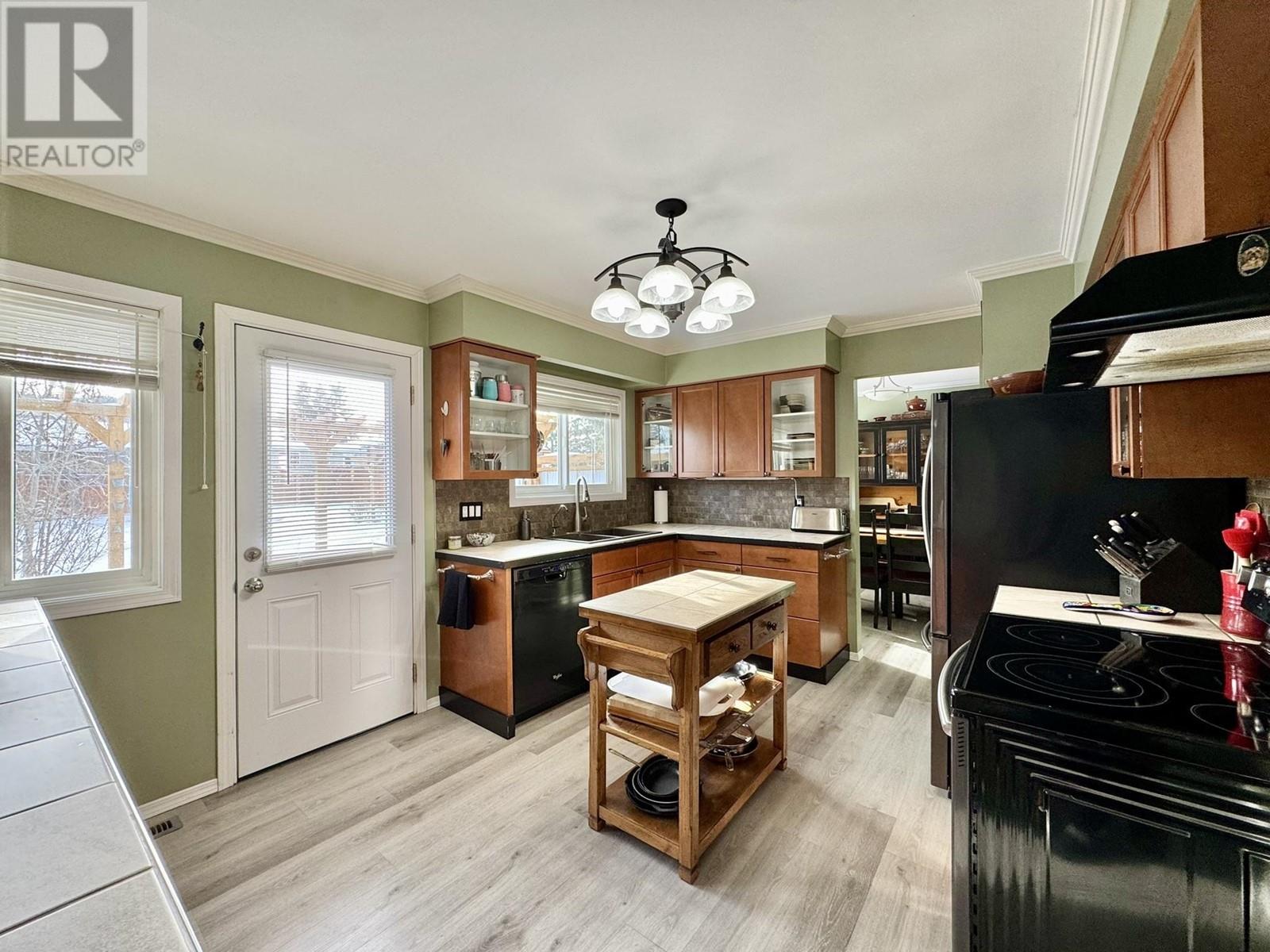 253 N Birch Avenue, 100 Mile House, British Columbia  V0K 2E0 - Photo 8 - R3011825