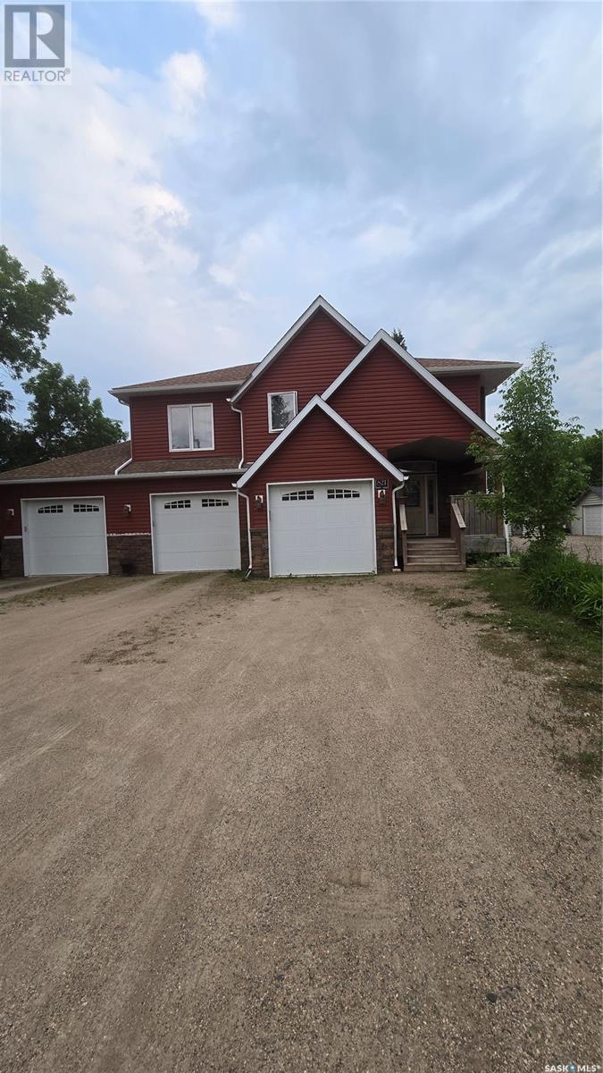 821 Prospect Avenue, Oxbow, Saskatchewan  S0C 2B0 - Photo 2 - SK008055