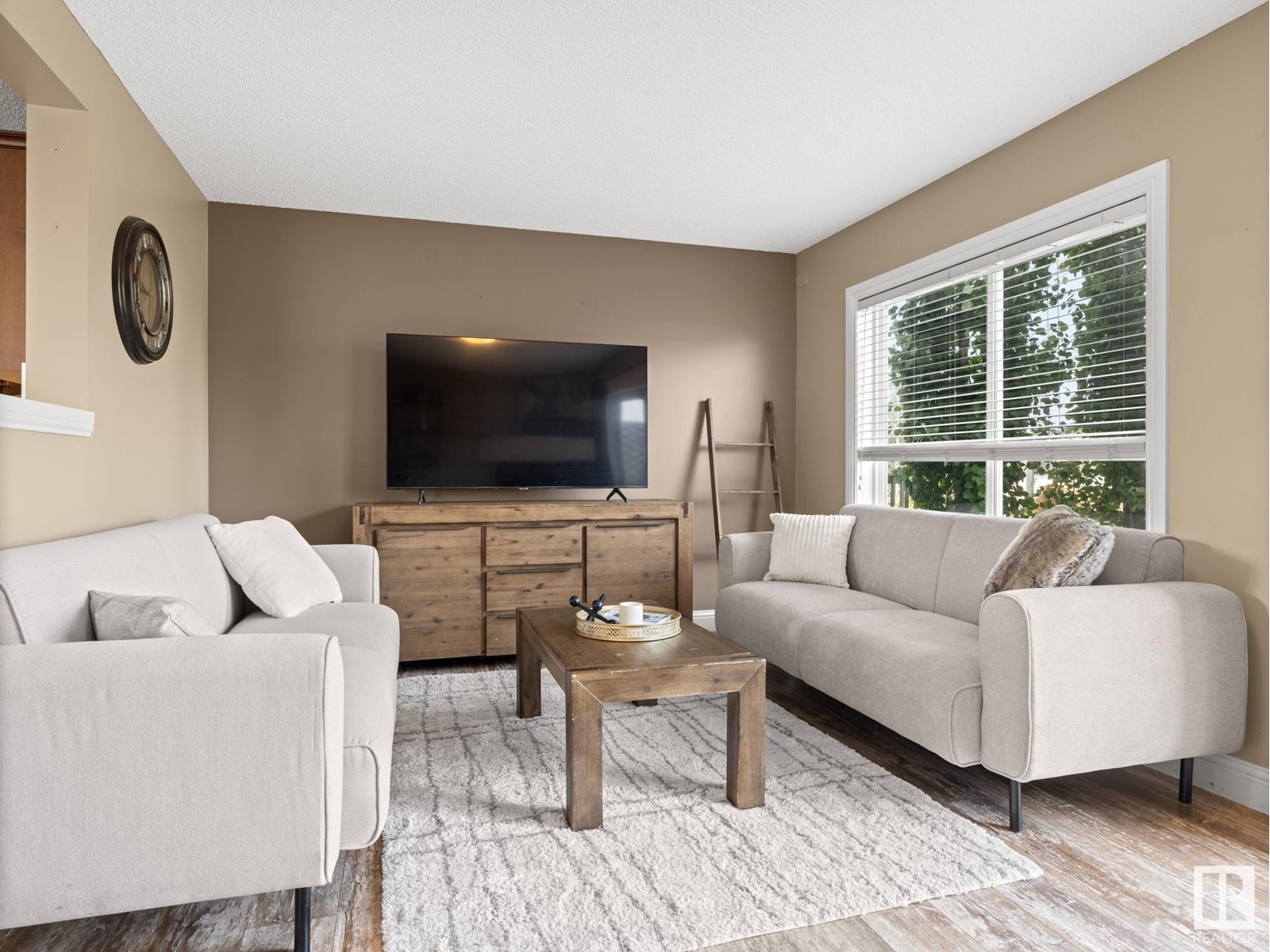 Property at 25 ASHBY GD image 5