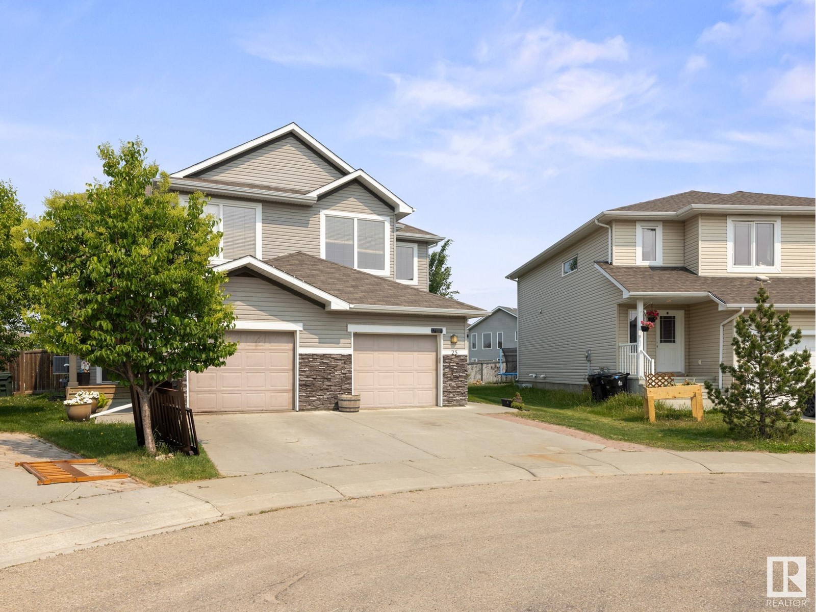 Property at 25 ASHBY GD image 3