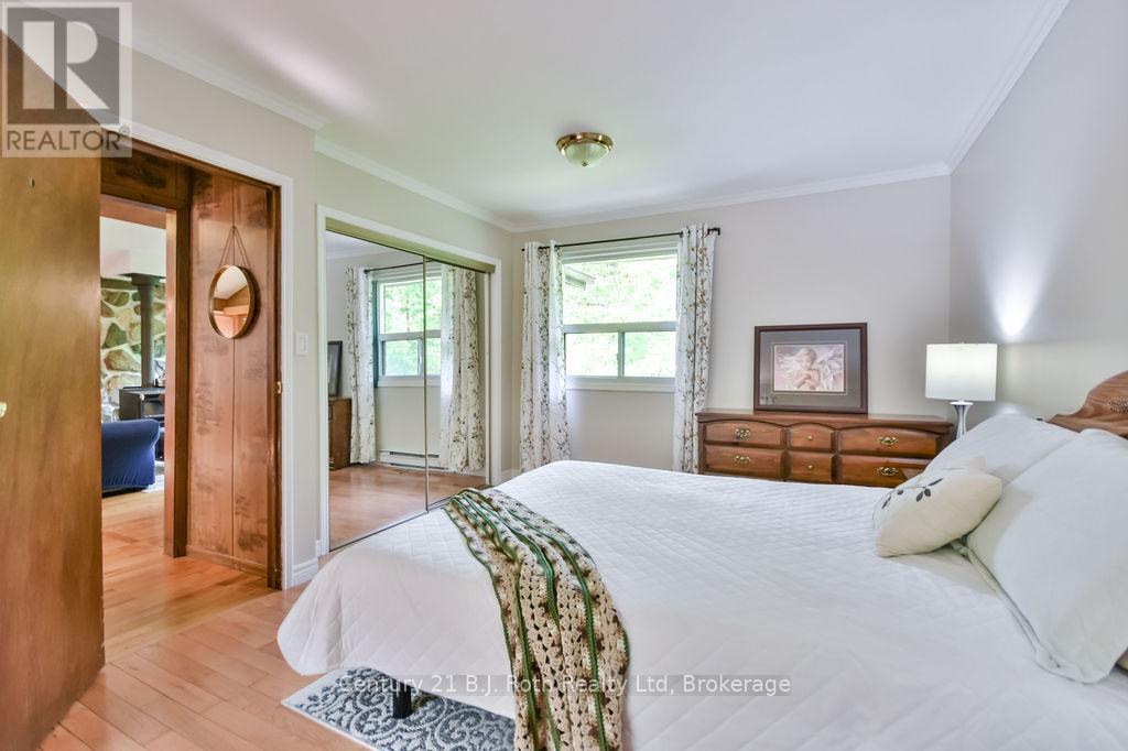 1755 Twin Oaks Crescent, Severn, Ontario  L0K 1E0 - Photo 17 - S12198979