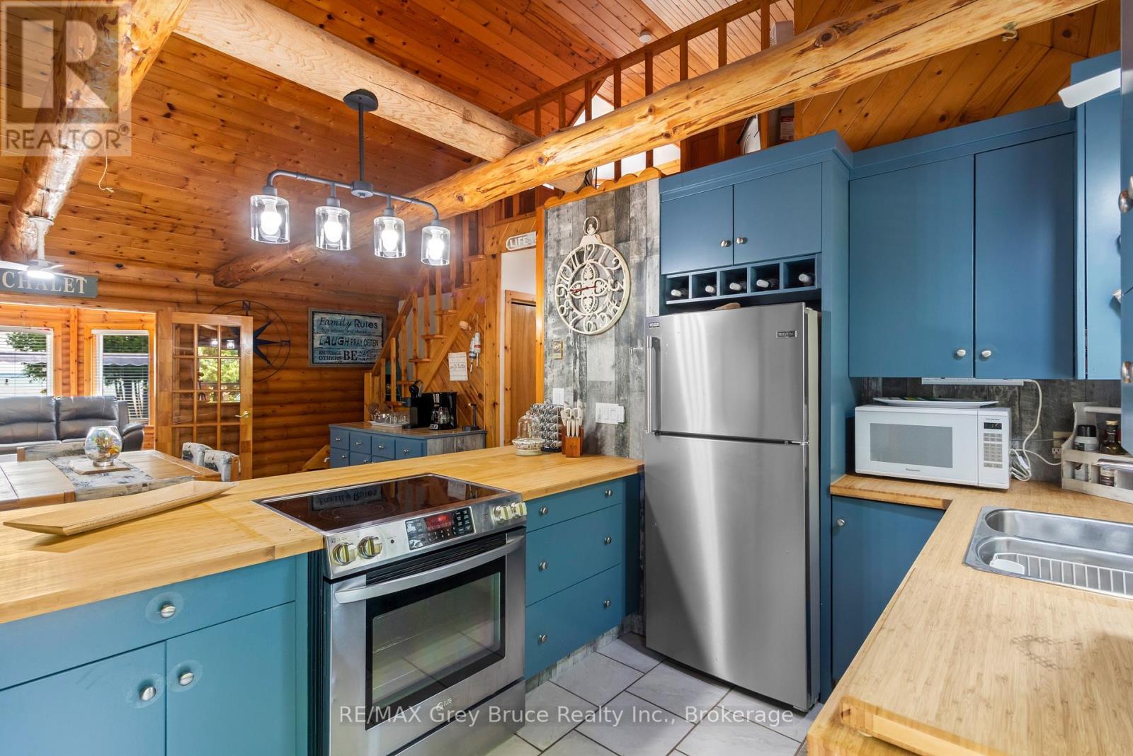 805 Howdenvale Road, South Bruce Peninsula, Ontario  N0H 2T0 - Photo 15 - X12198982