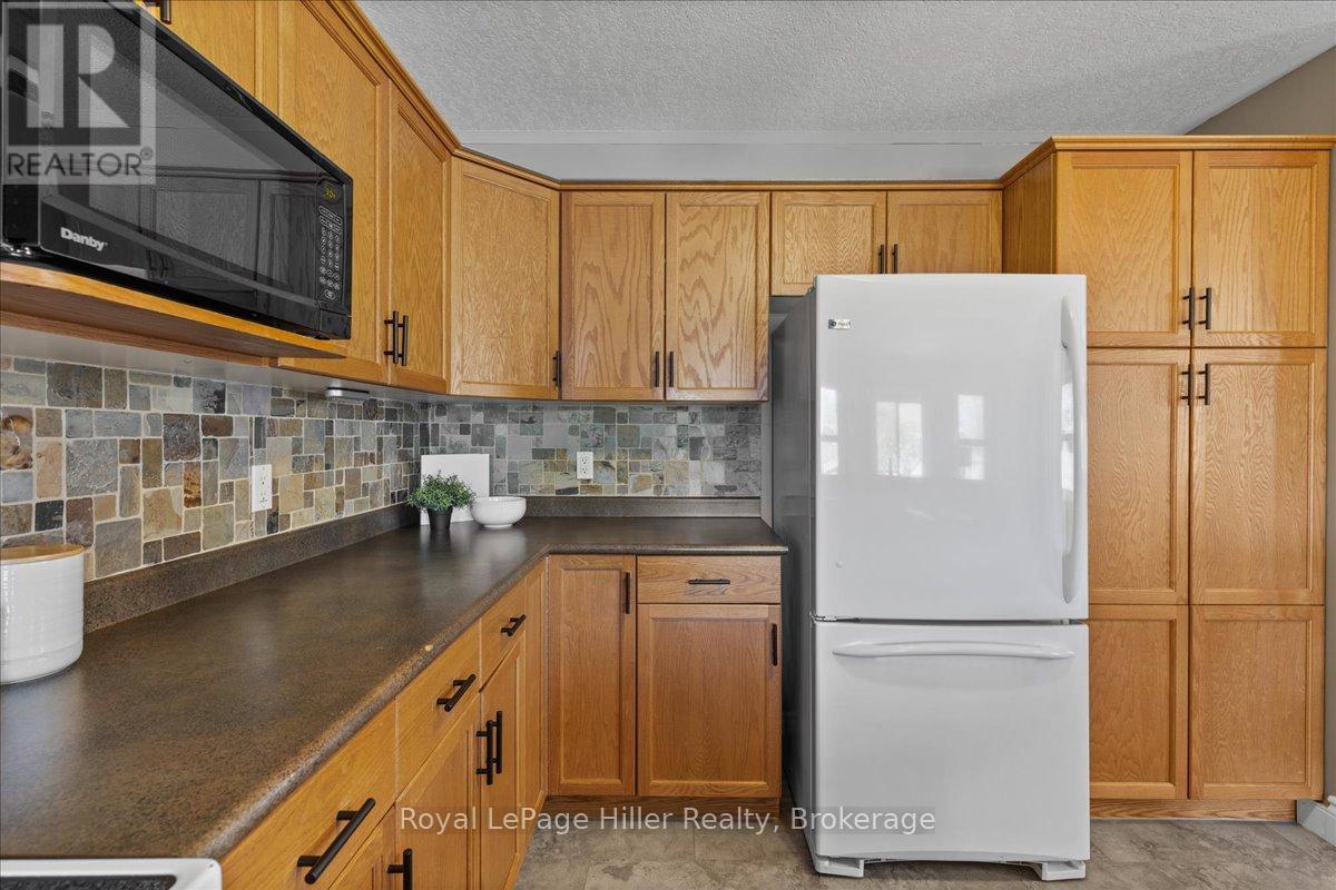 83 Bell Court, Stratford, Ontario  N5A 7W8 - Photo 9 - X12199051