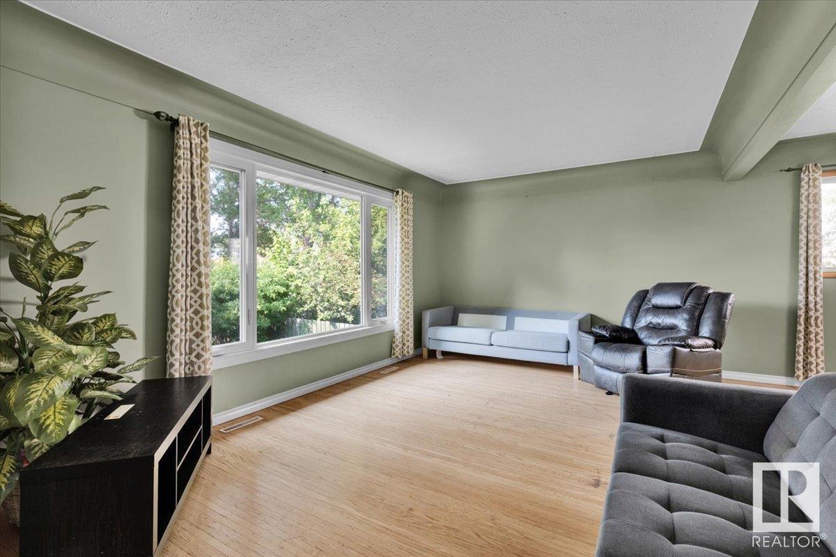 Property at 10450 70 AV NW image 4