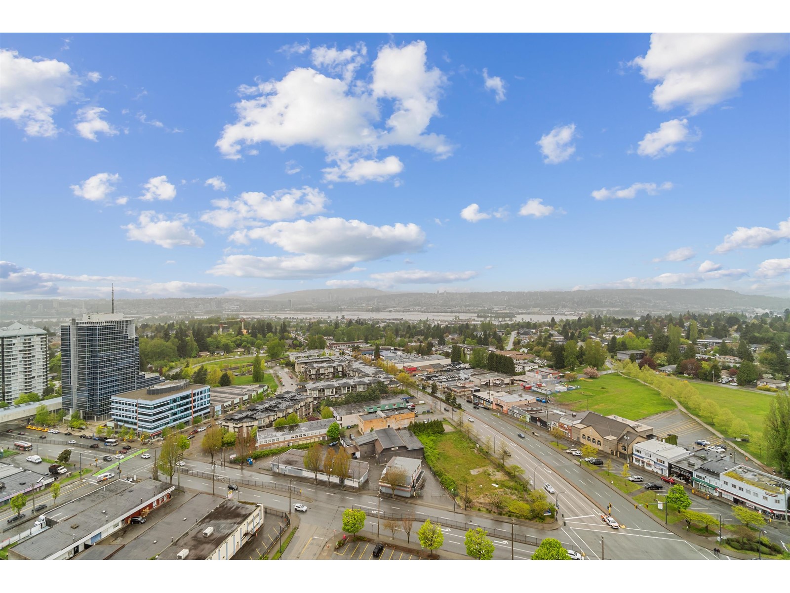 2402 10750 135a Street, Surrey, British Columbia  V3T 0A4 - Photo 1 - R3005047