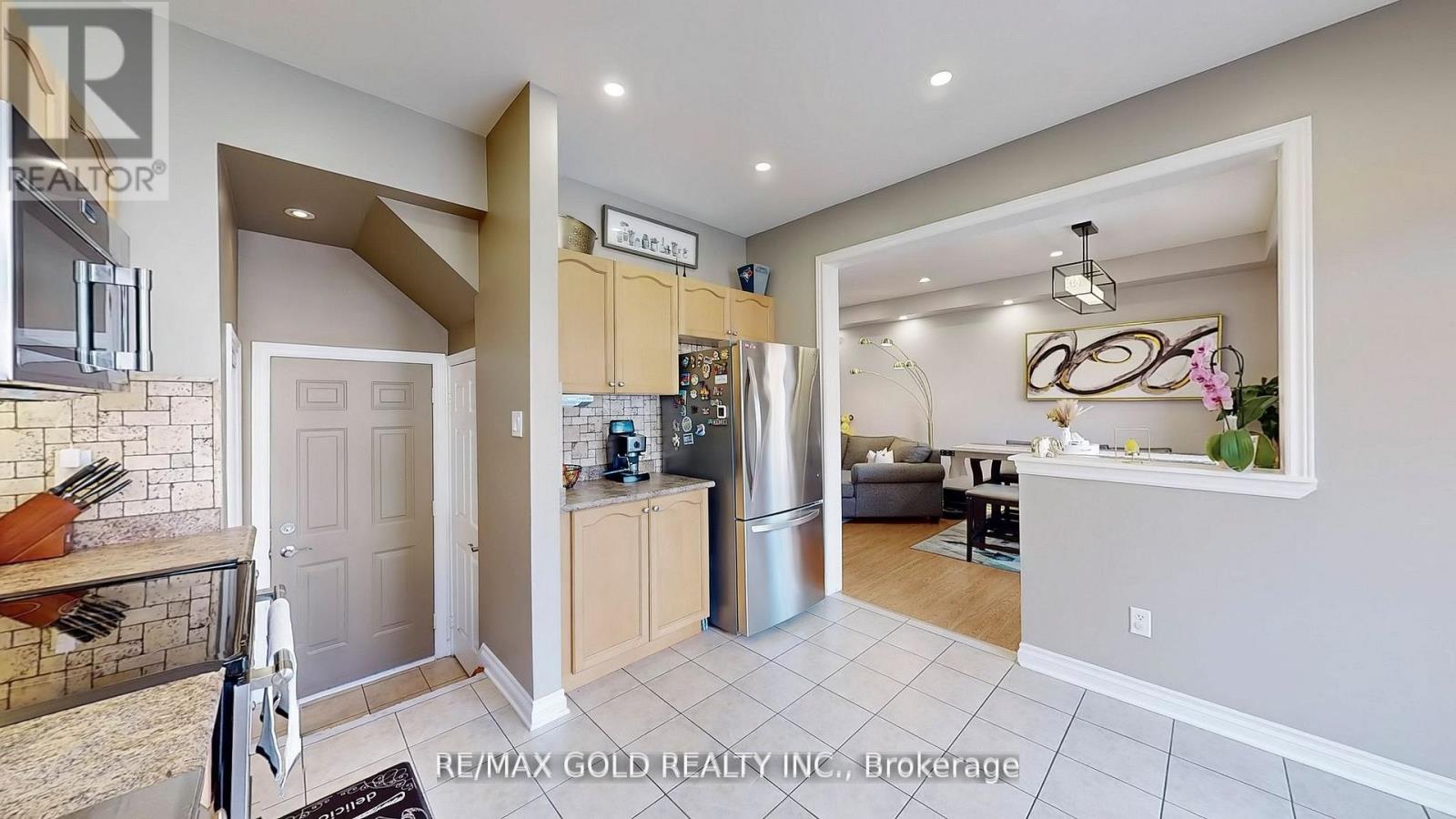 32 Ashdale Road, Brampton, Ontario  L6Y 5M7 - Photo 10 - W12190155