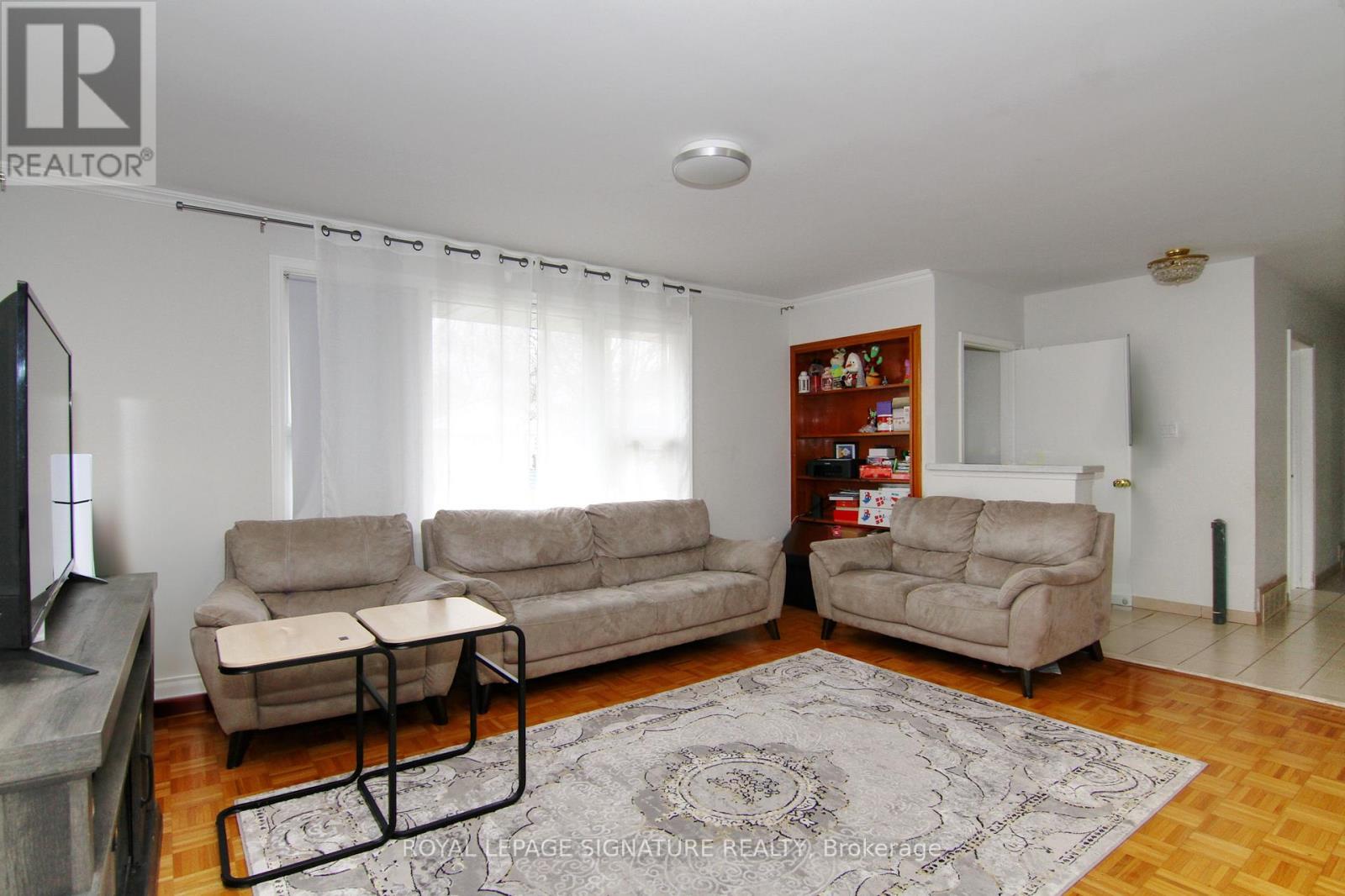 Main Fl - 72 Alexis Boulevard, Toronto, Ontario  M3H 2P7 - Photo 4 - C12198853