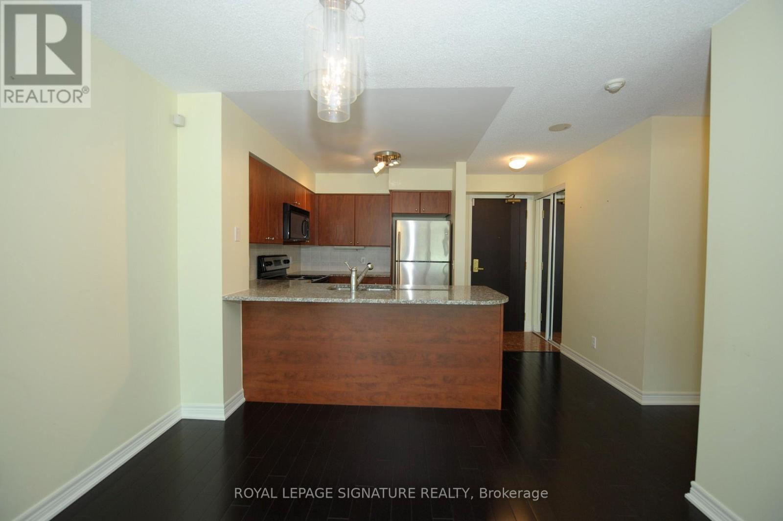 509 - 30 Grand Trunk Crescent, Toronto, Ontario  M5J 3A4 - Photo 2 - C12199126