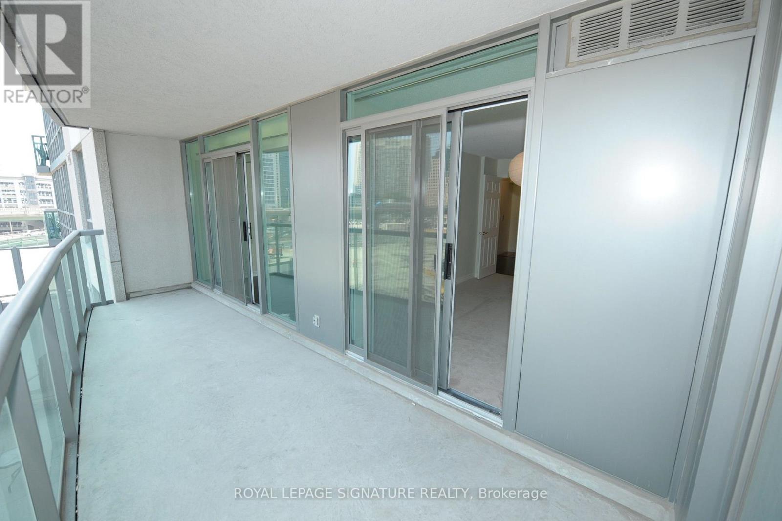 509 - 30 Grand Trunk Crescent, Toronto, Ontario  M5J 3A4 - Photo 9 - C12199126