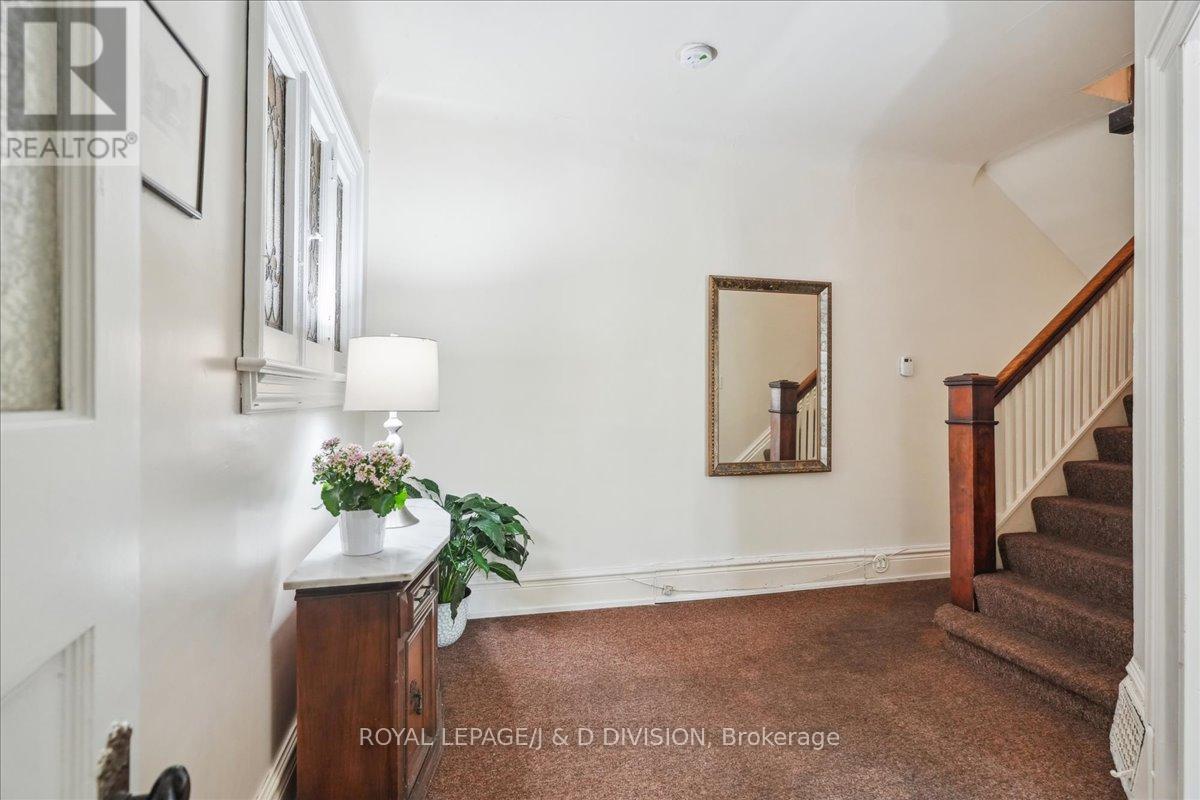 51 Chicora Avenue, Toronto, Ontario  M5R 1T7 - Photo 4 - C12199143
