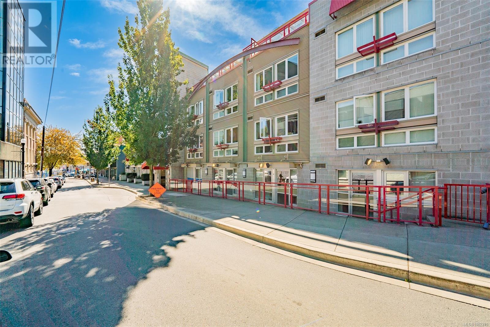 Property at 320 99 Chapel St image 1