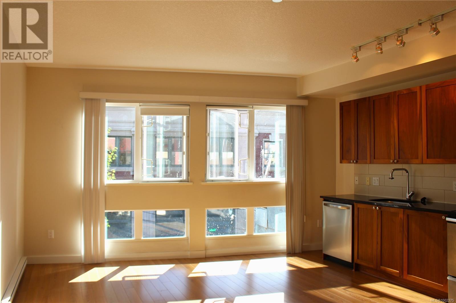 Property at 320 99 Chapel St image 4